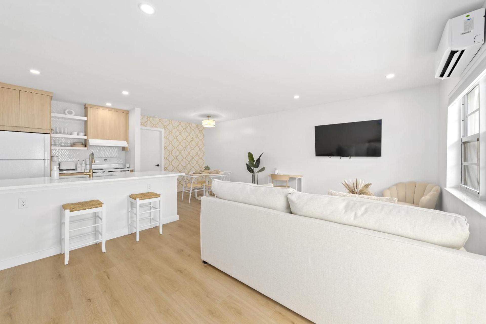 One-Bedroom Deluxe Apartment
