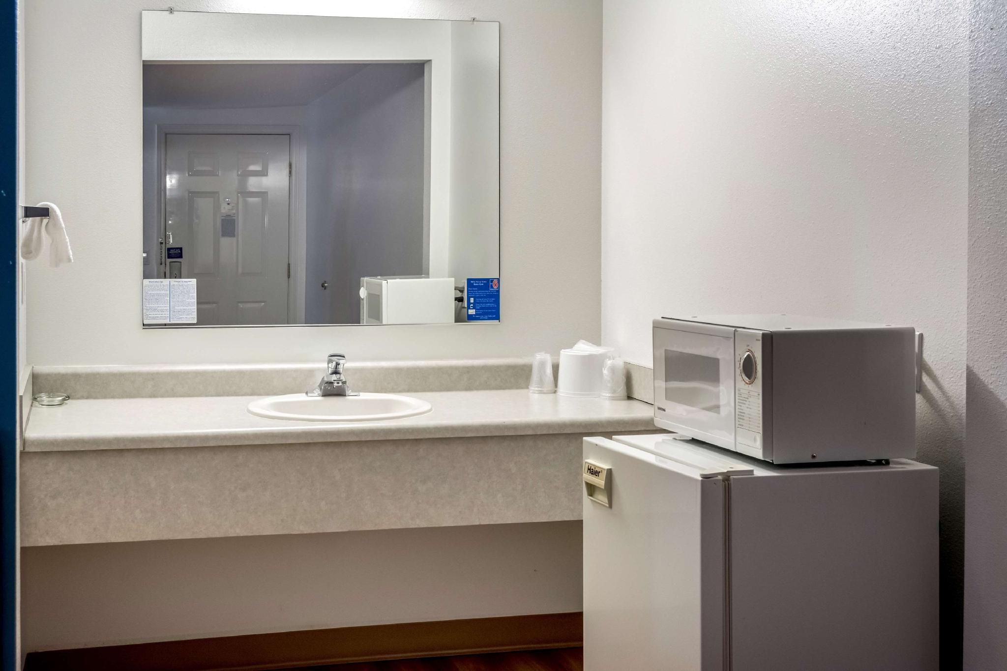 3 Queen Beds | Non-Smoking