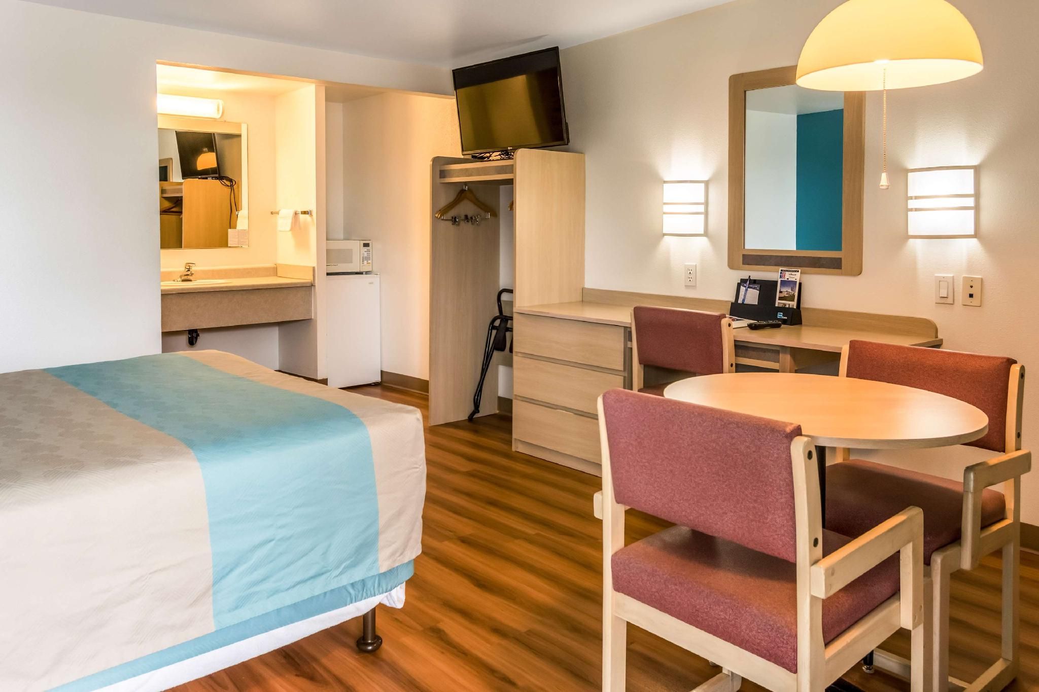 1 Queen Bed | Non-Smoking