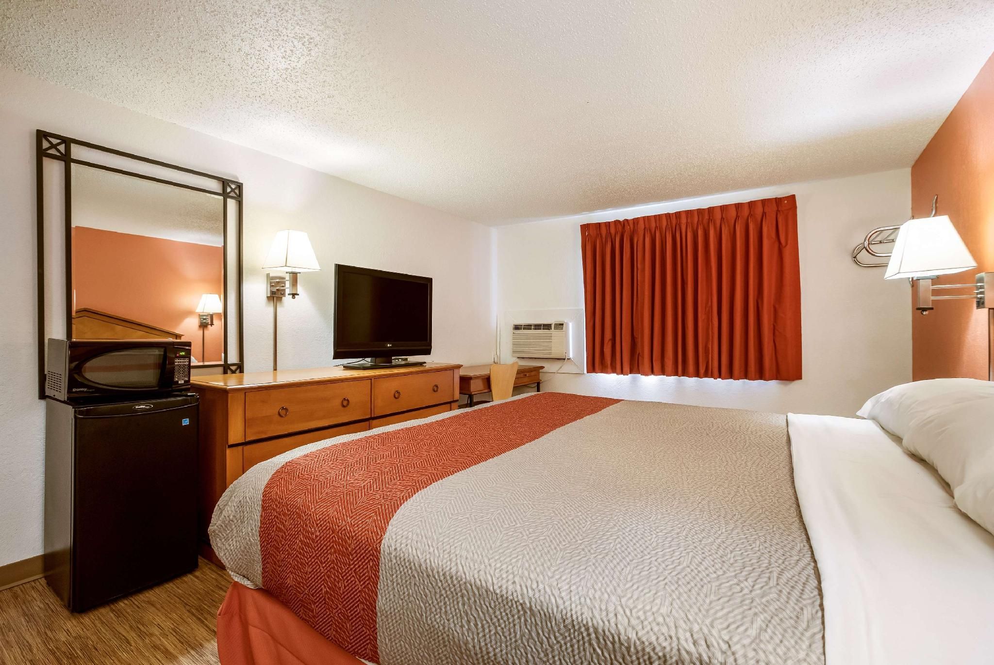 1 KING BED | NON-SMOKING, MICFRIDGE