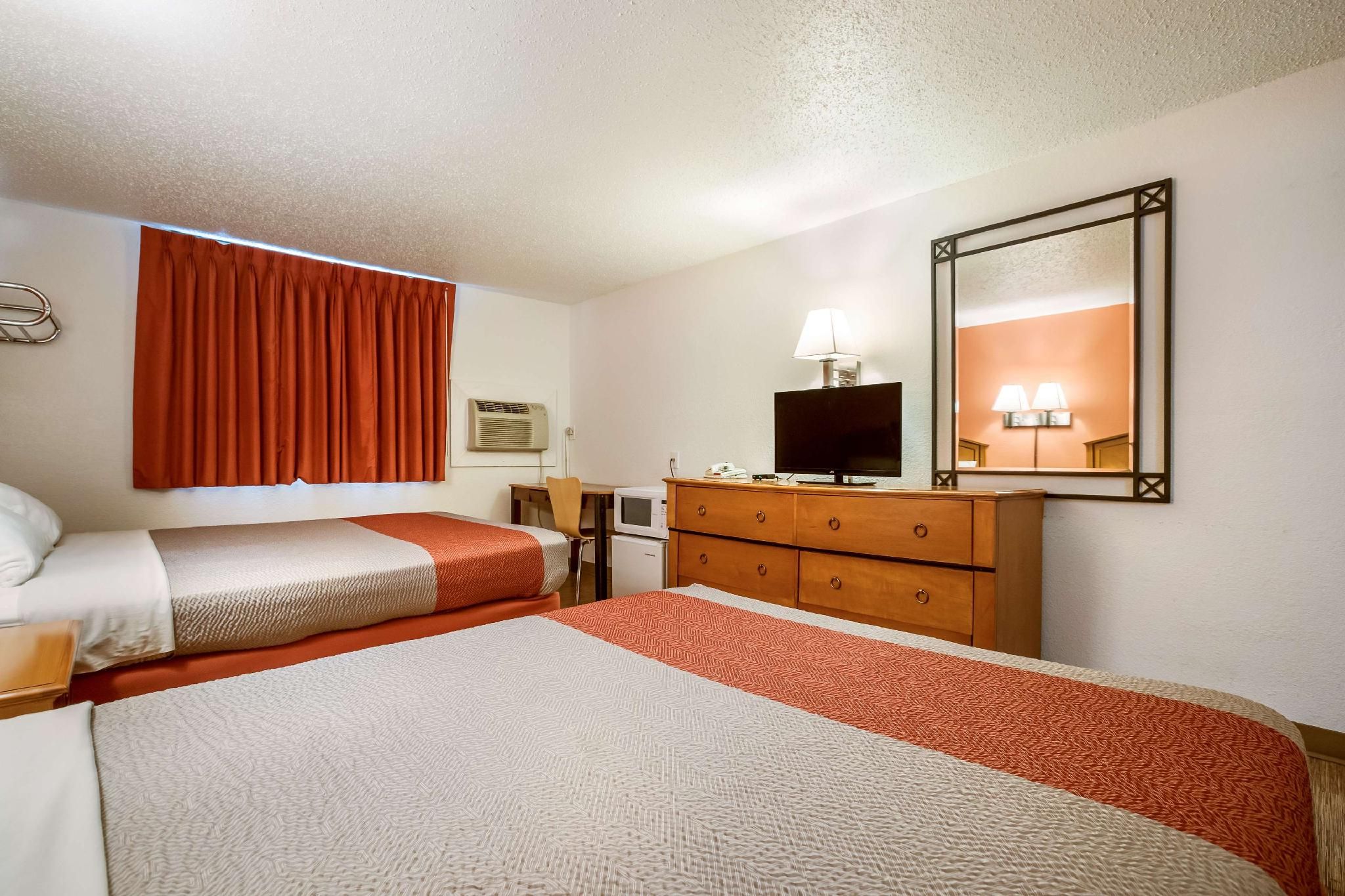 2 FULL BEDS | SMOKING