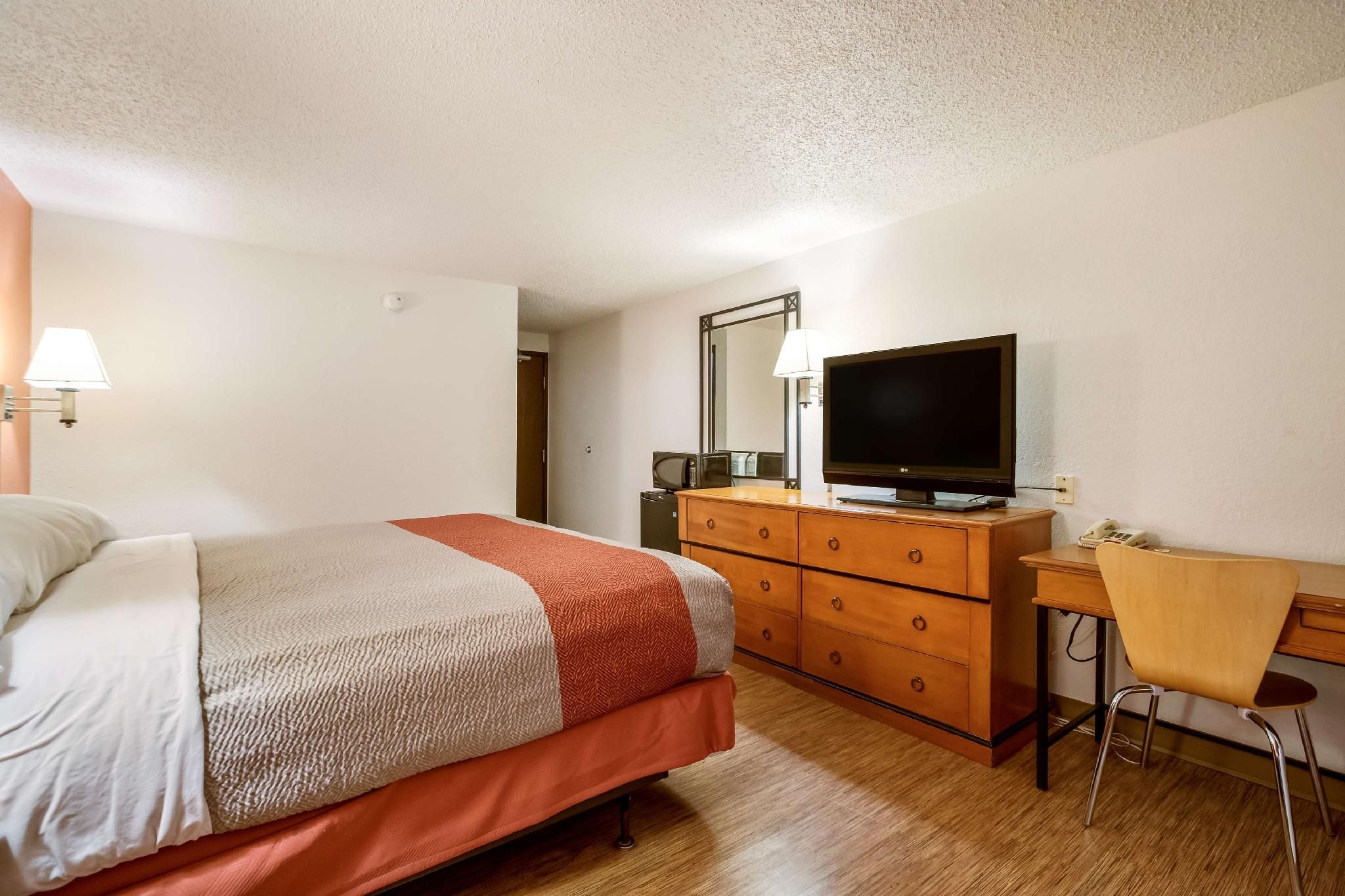 1 KING BED | NON-SMOKING, MICFRIDGE