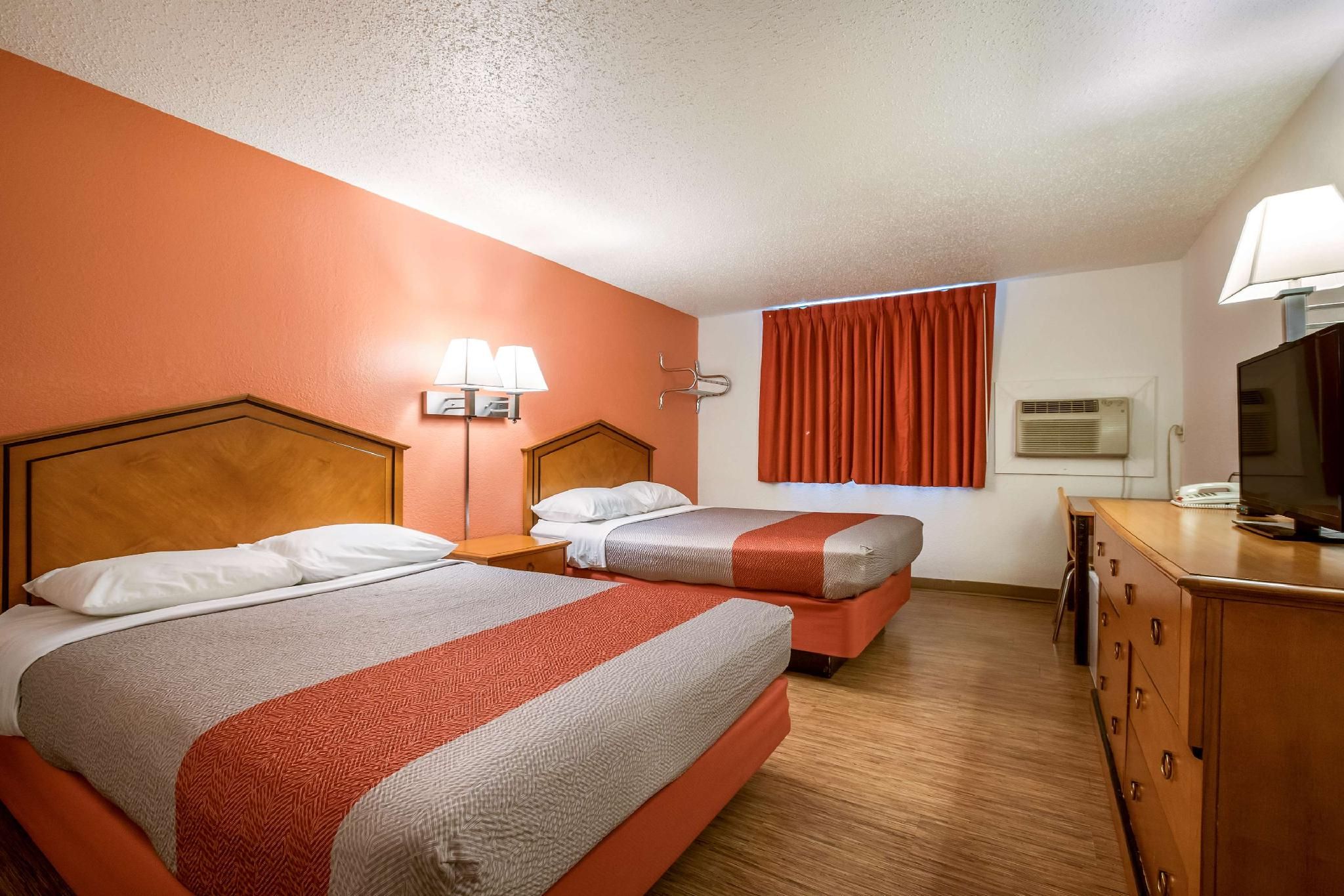 2 FULL BEDS | SMOKING
