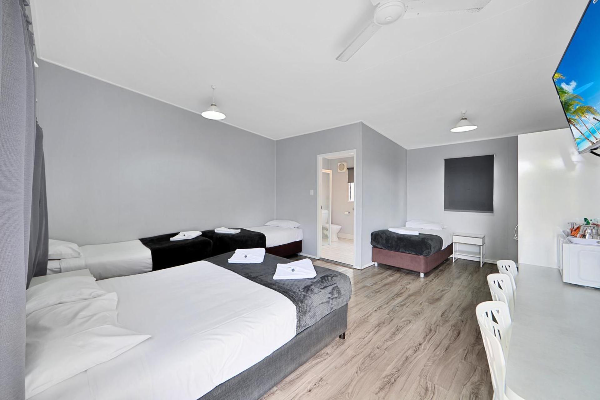 Family Motel Room For 5