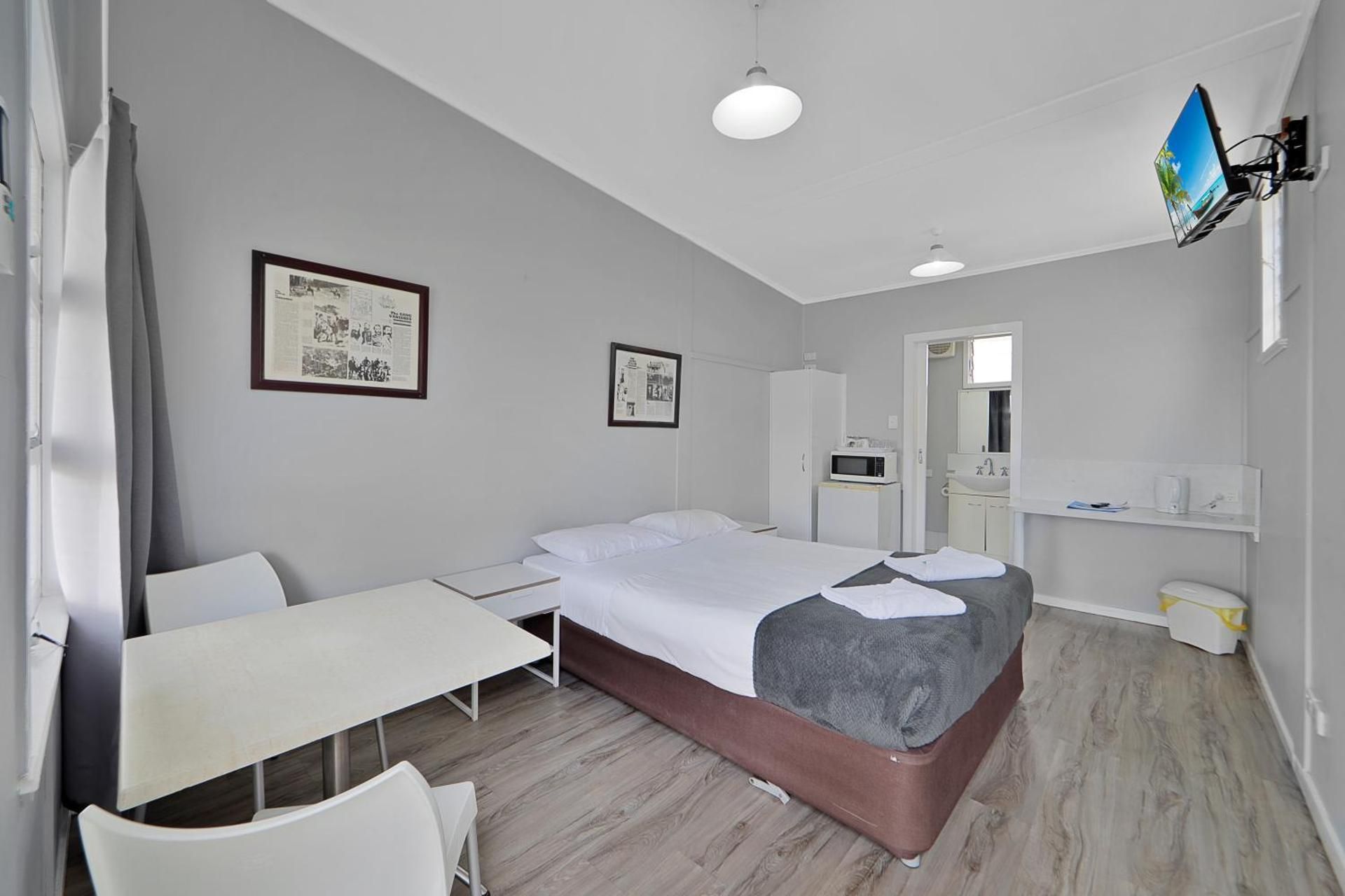 Queen Motel Room