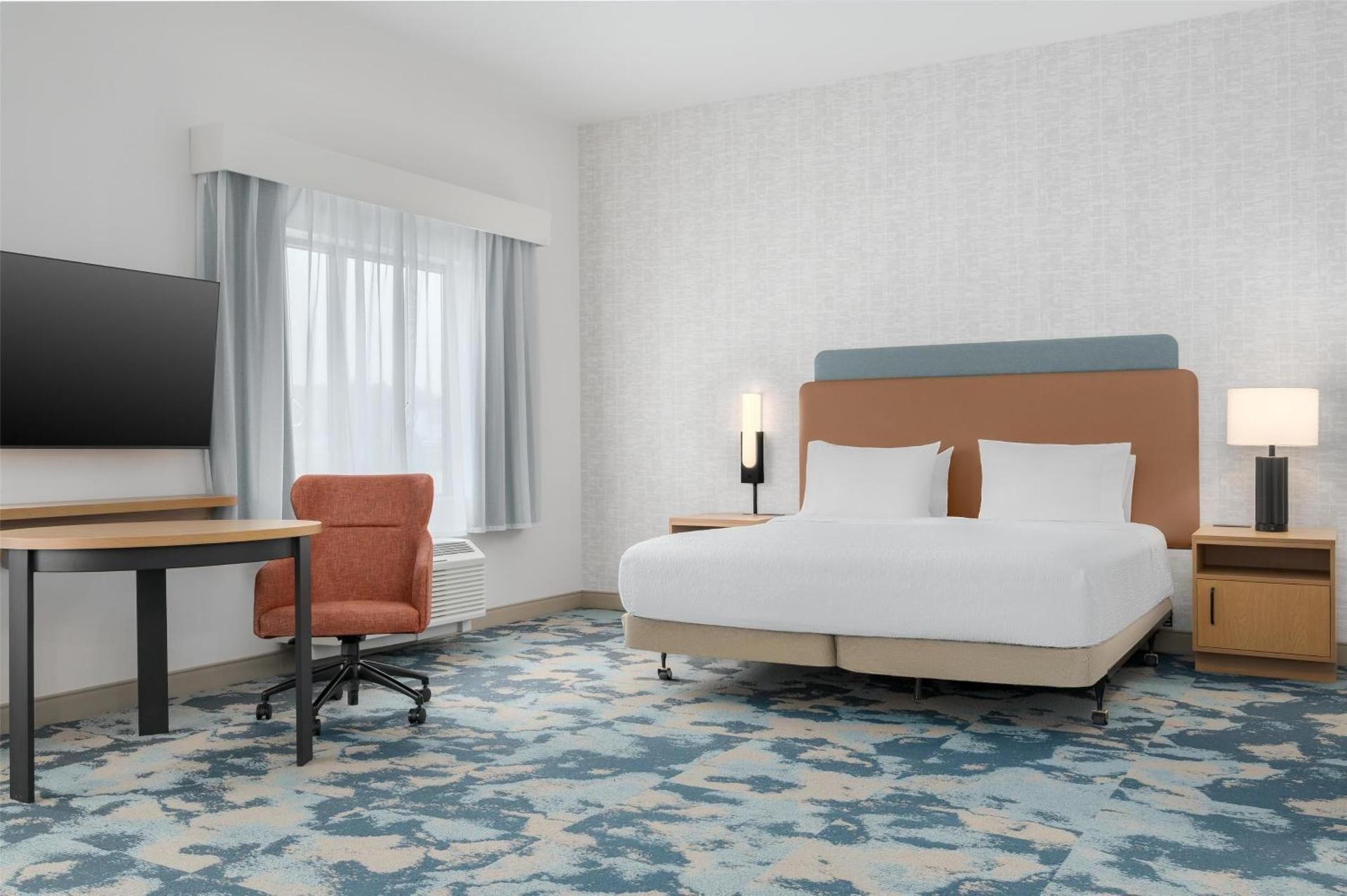 King Room with Microwave and Fridge