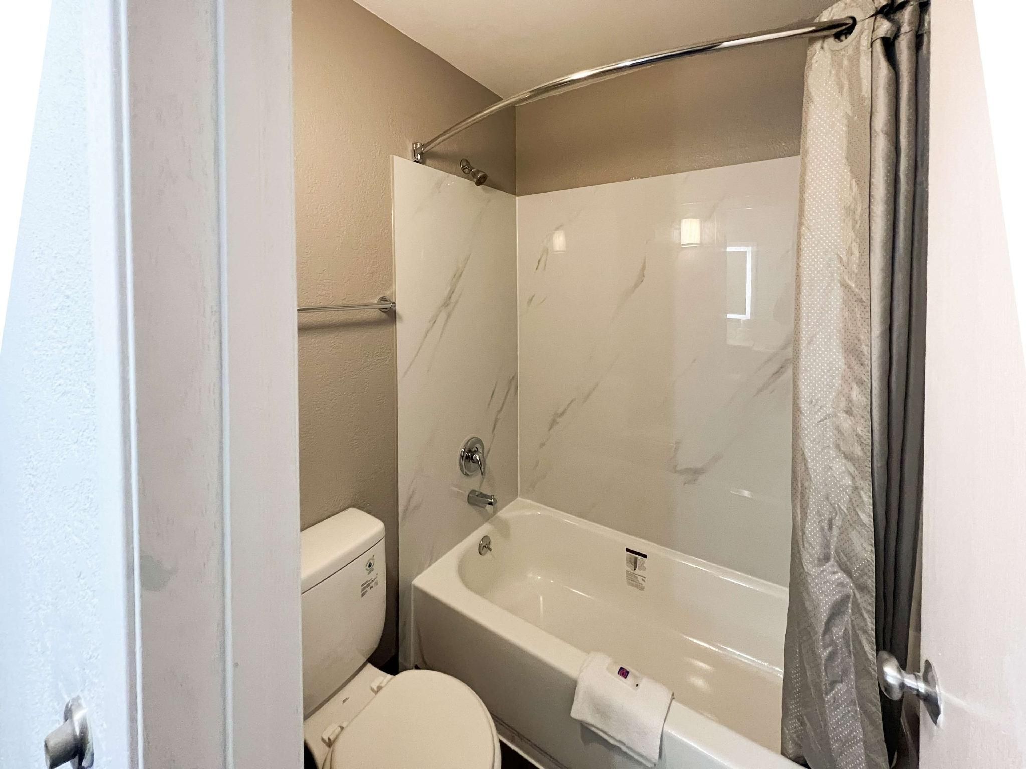 Queen Room - Disability Access - Non-Smoking