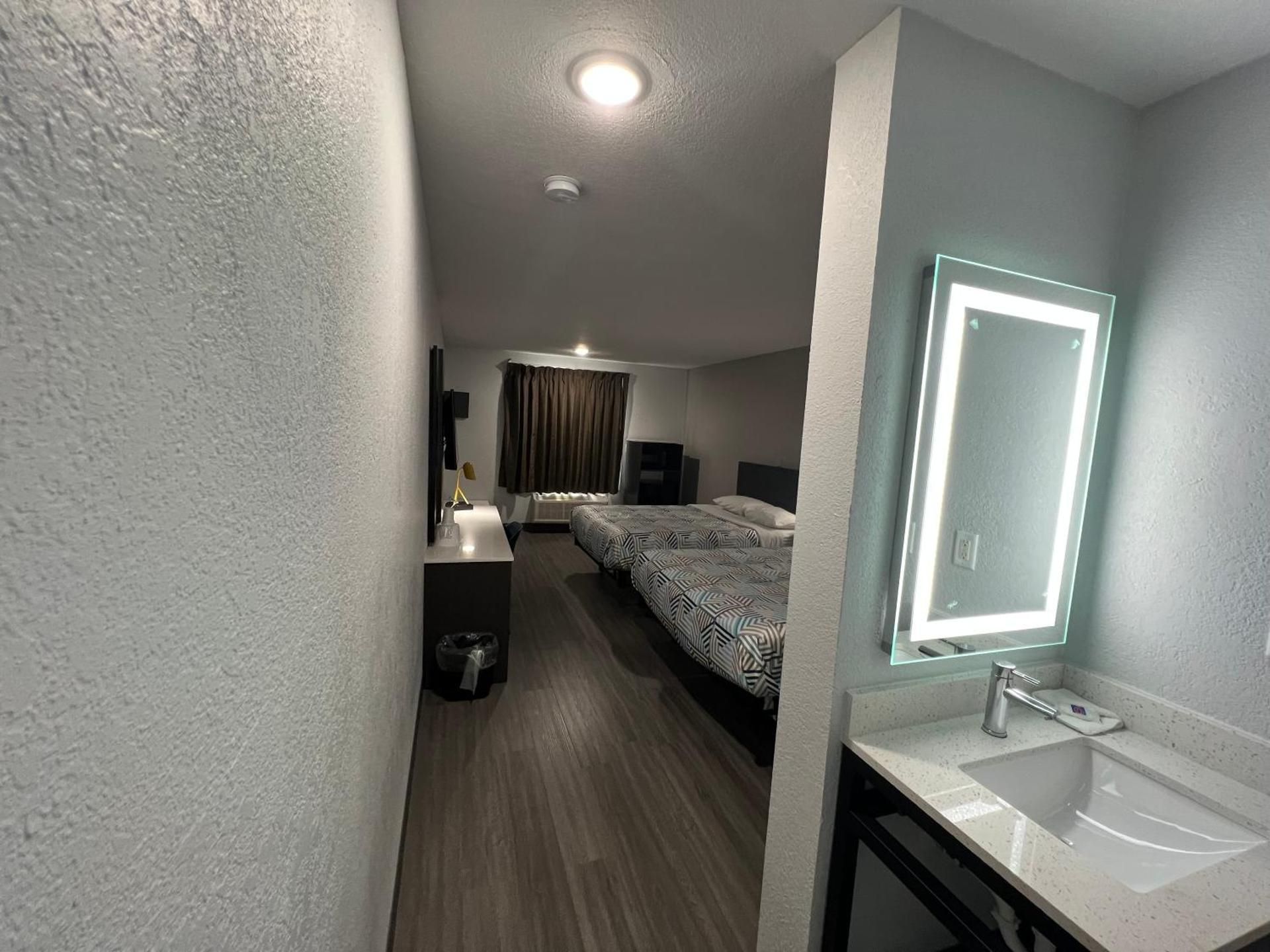 Deluxe Queen Room with Two Queen Beds - Non-Smoking