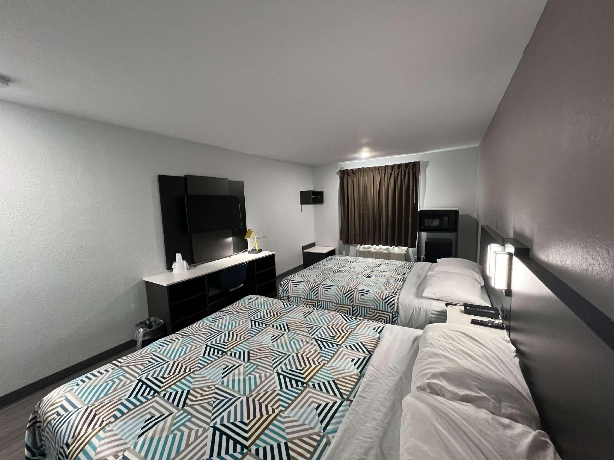 2 Queen Beds | Non-Smoking, Micfridge