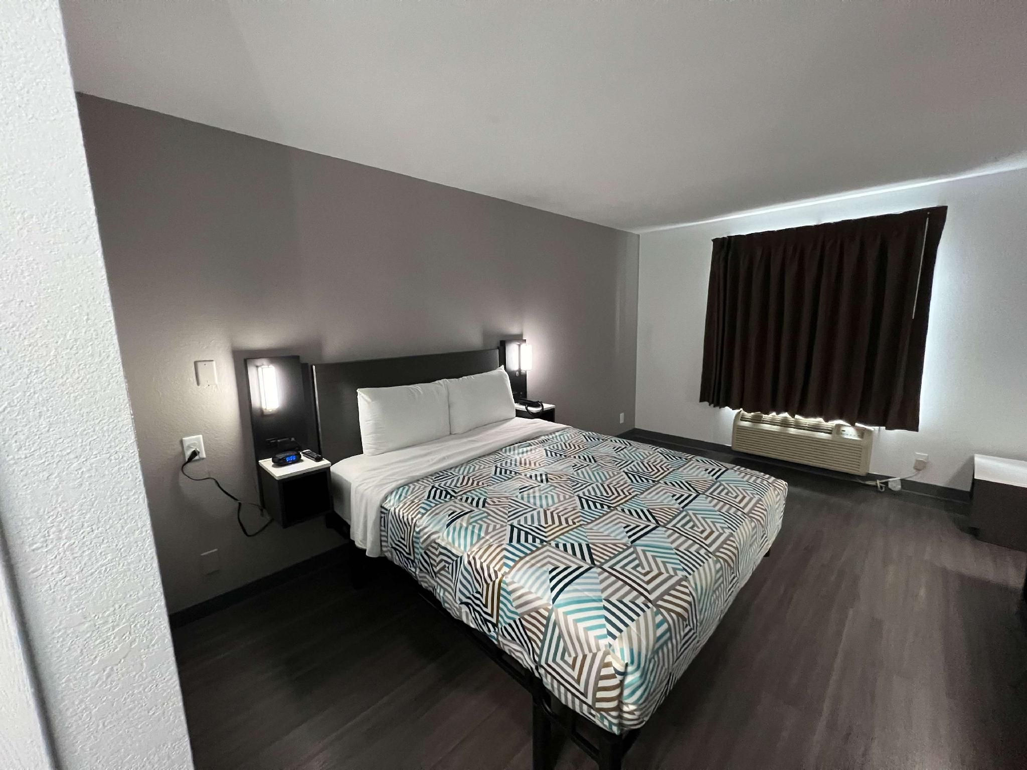 1 Queen Bed | Non-Smoking, Micfridge