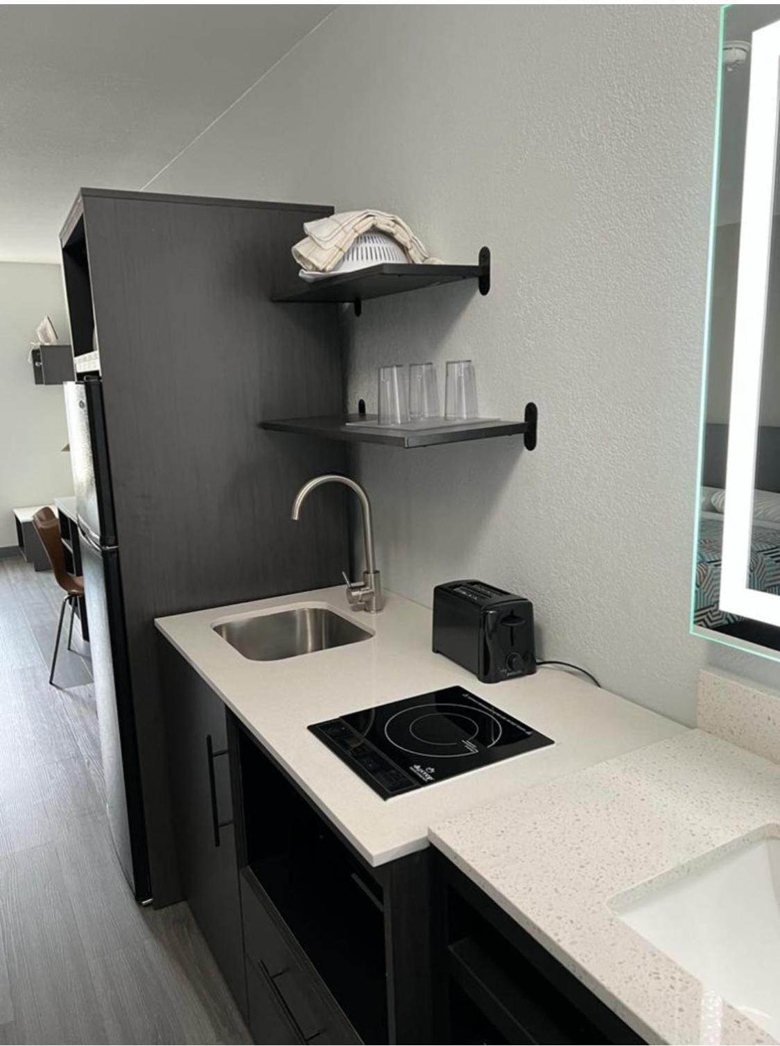 Queen Room - Disability Access - Roll in Shower