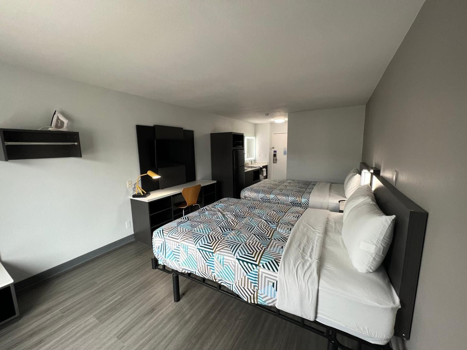 Deluxe Queen Room with Two Queen Beds - Non-Smoking