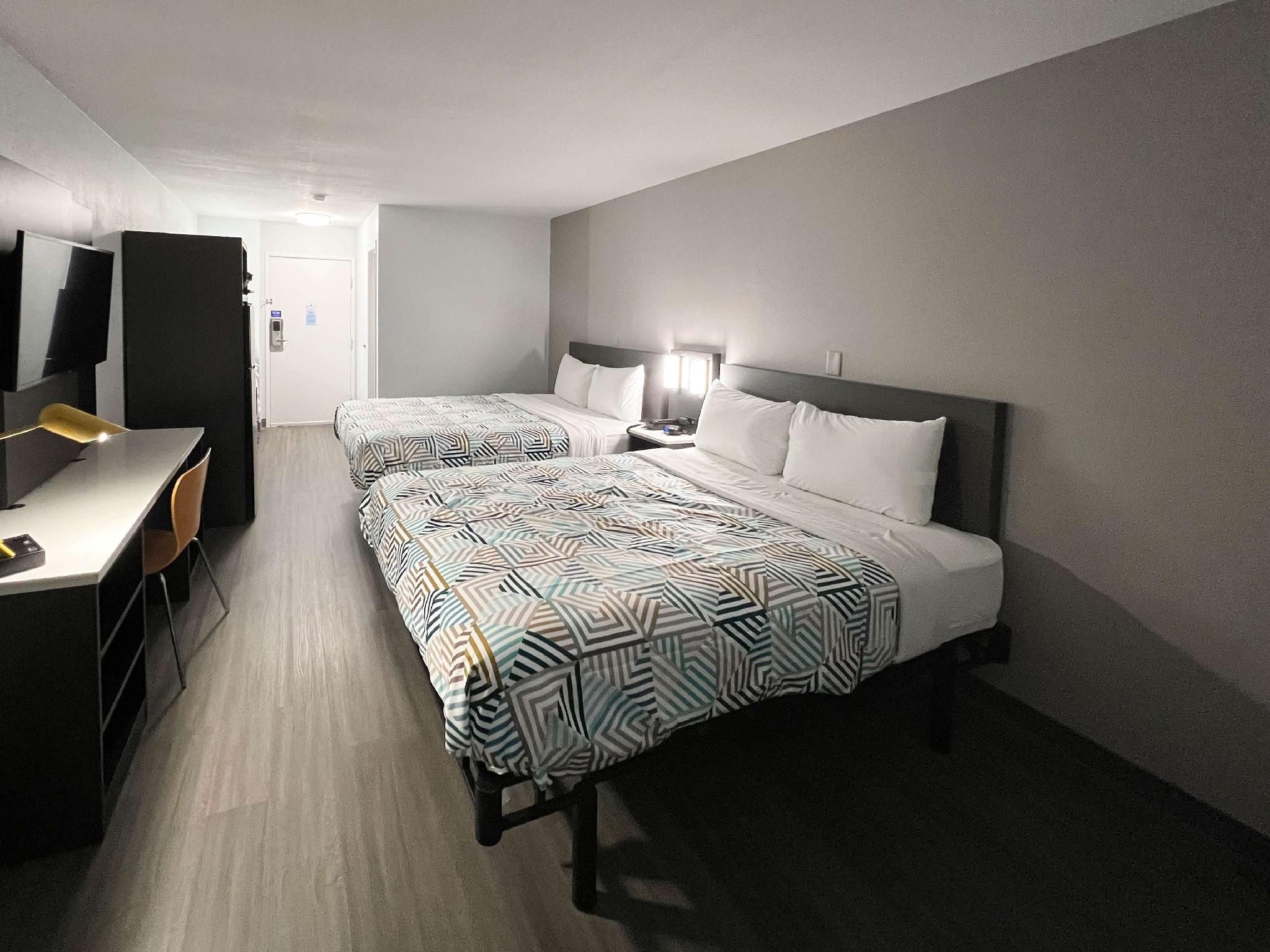 2 Queen Beds - Non-Smoking
