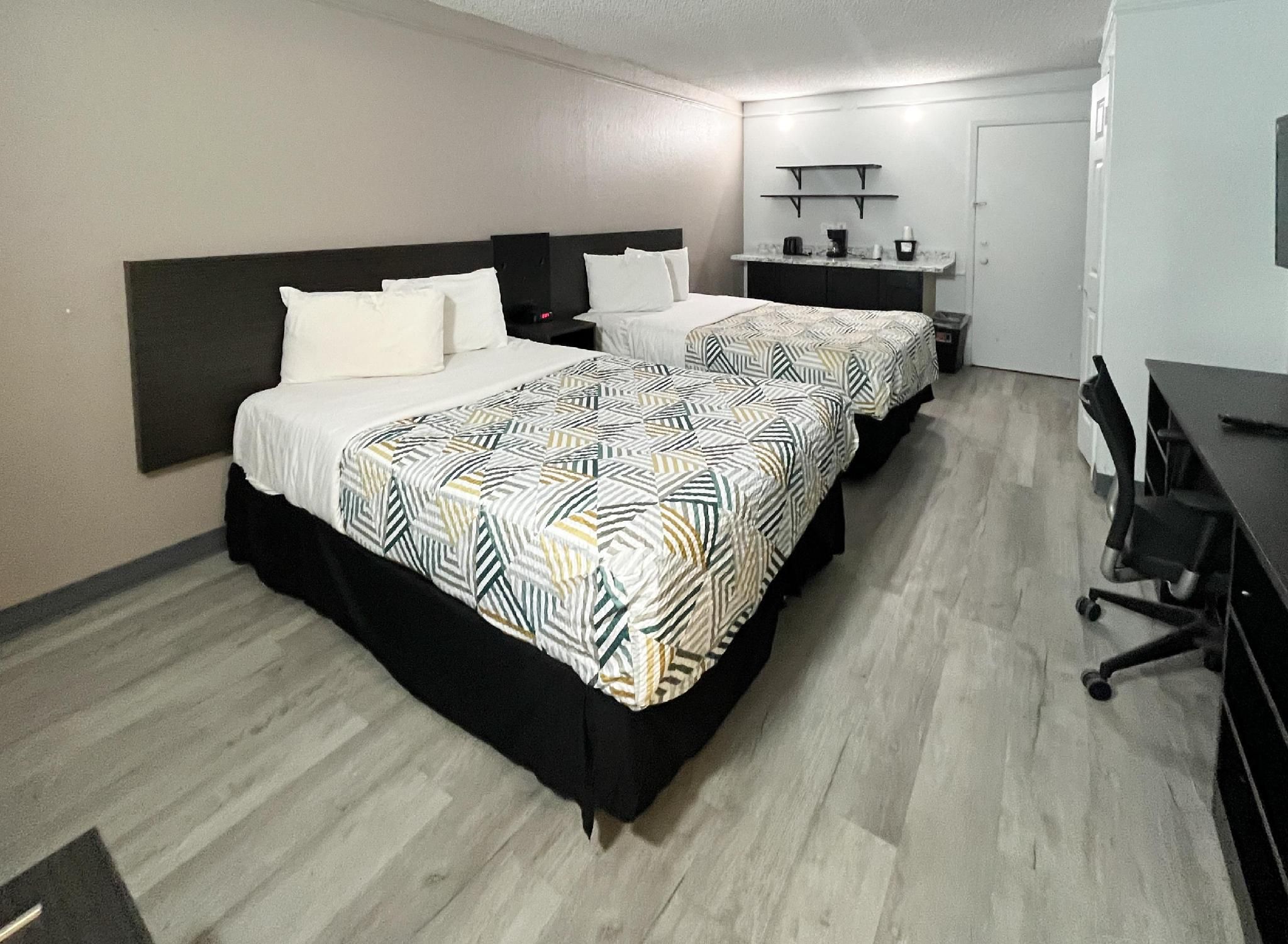 2 Queen Beds | Non-Smoking, Kitchen