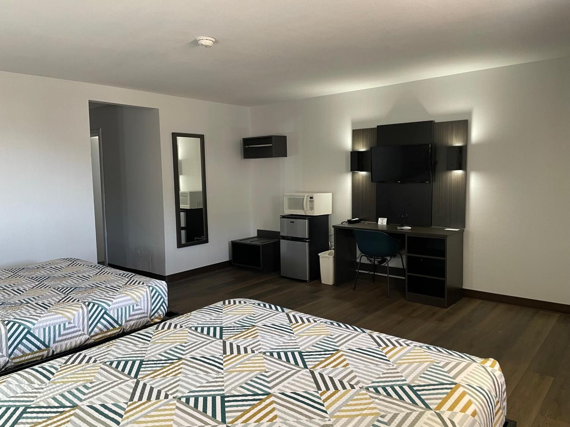 Queen Room with Two Queen Beds - Non-Smoking