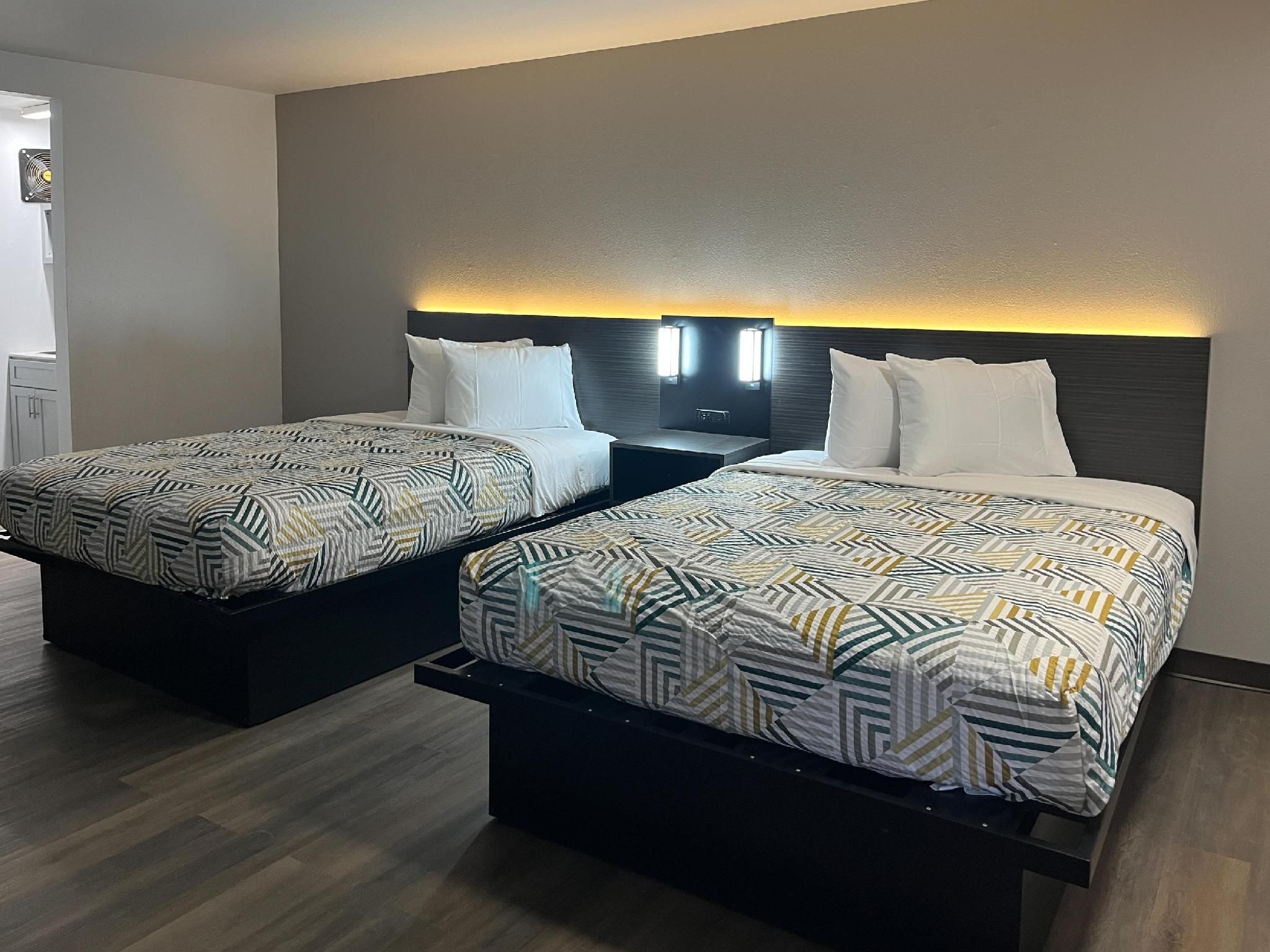 2 Queen Beds | Non-Smoking, Kitchen