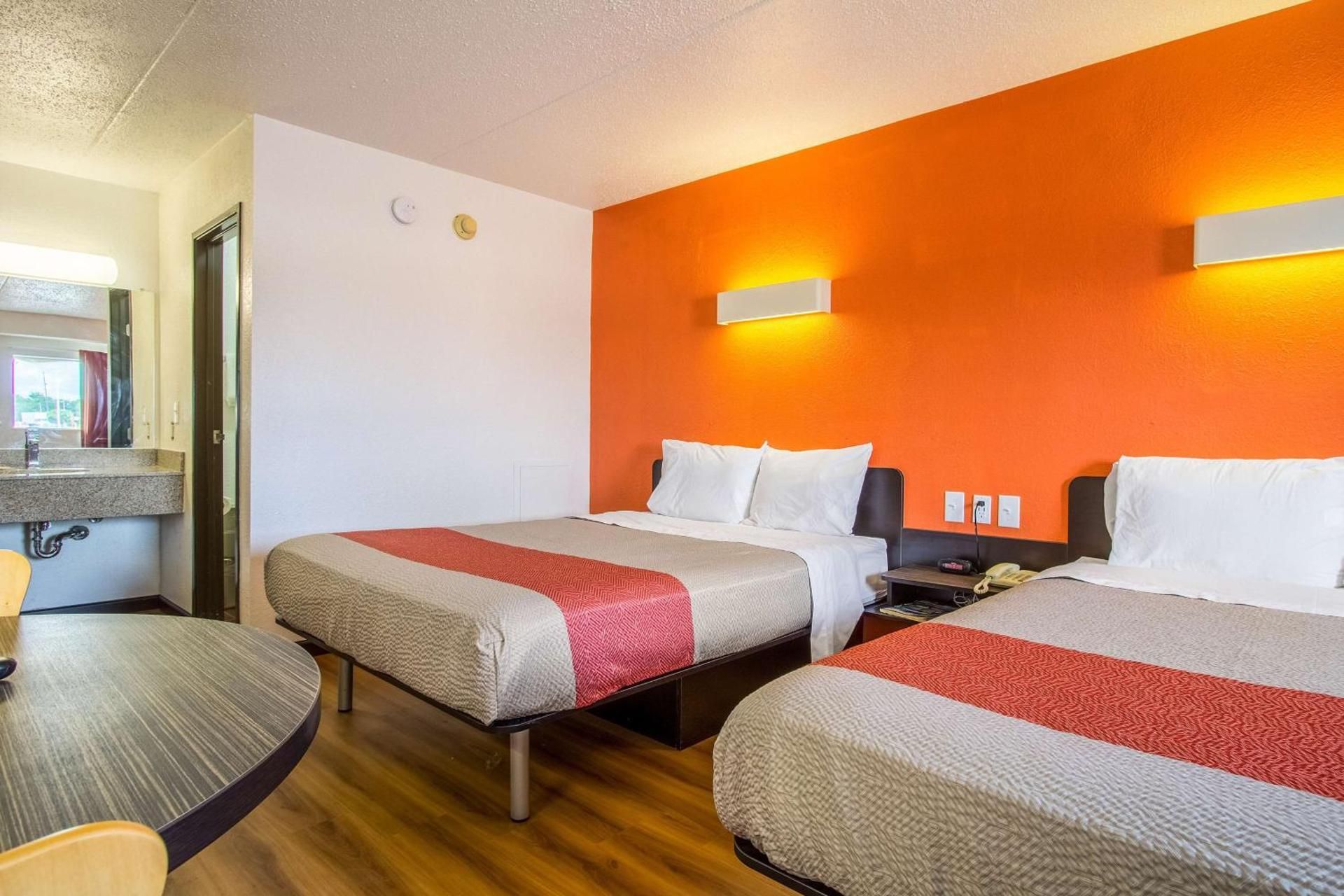 Queen Room with Two Queen Beds - Smoking