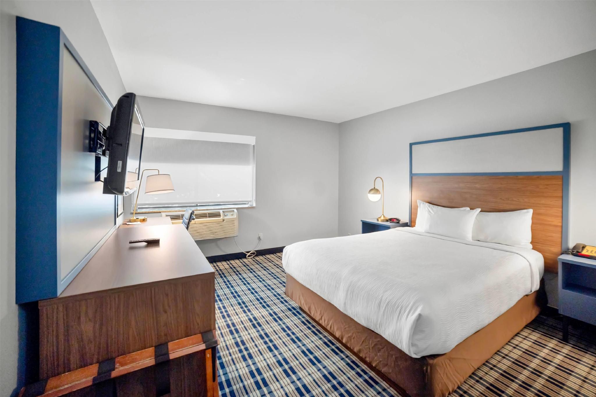 1 Queen Bed Non-Smoking