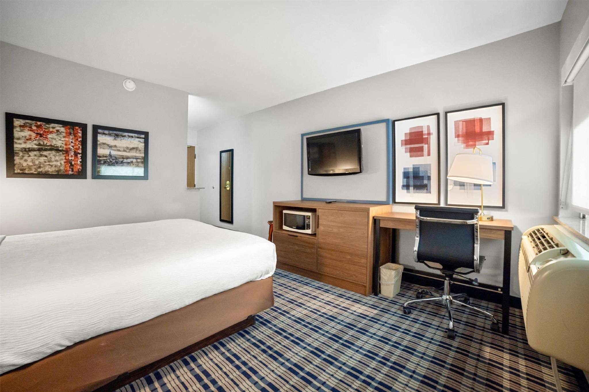 1 Queen Bed Non-Smoking