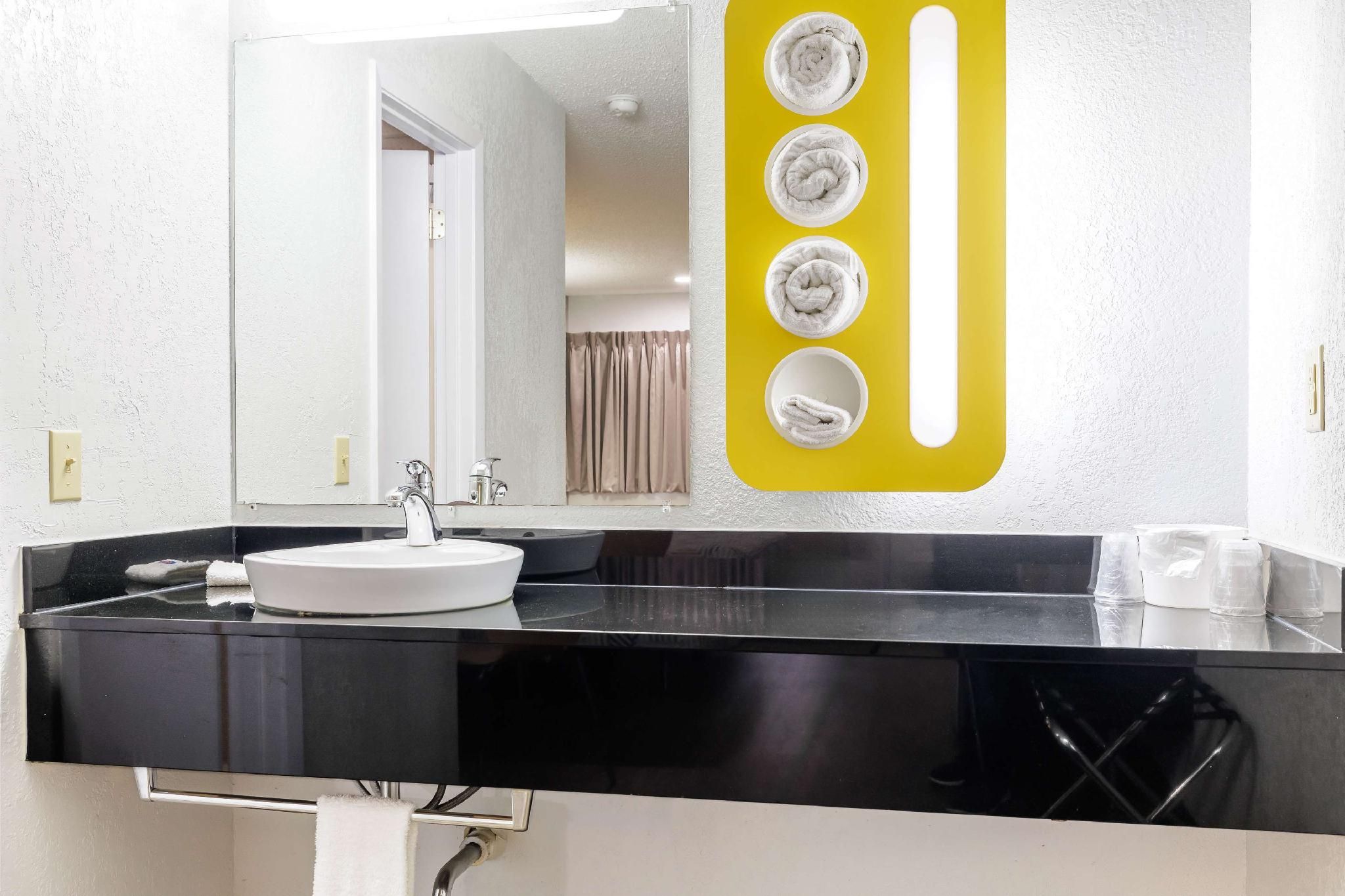 1 King Bed | Non-Smoking