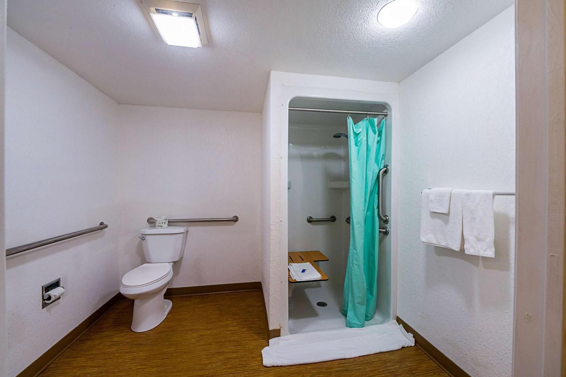 King Room - Disability Access - Non-Smoking