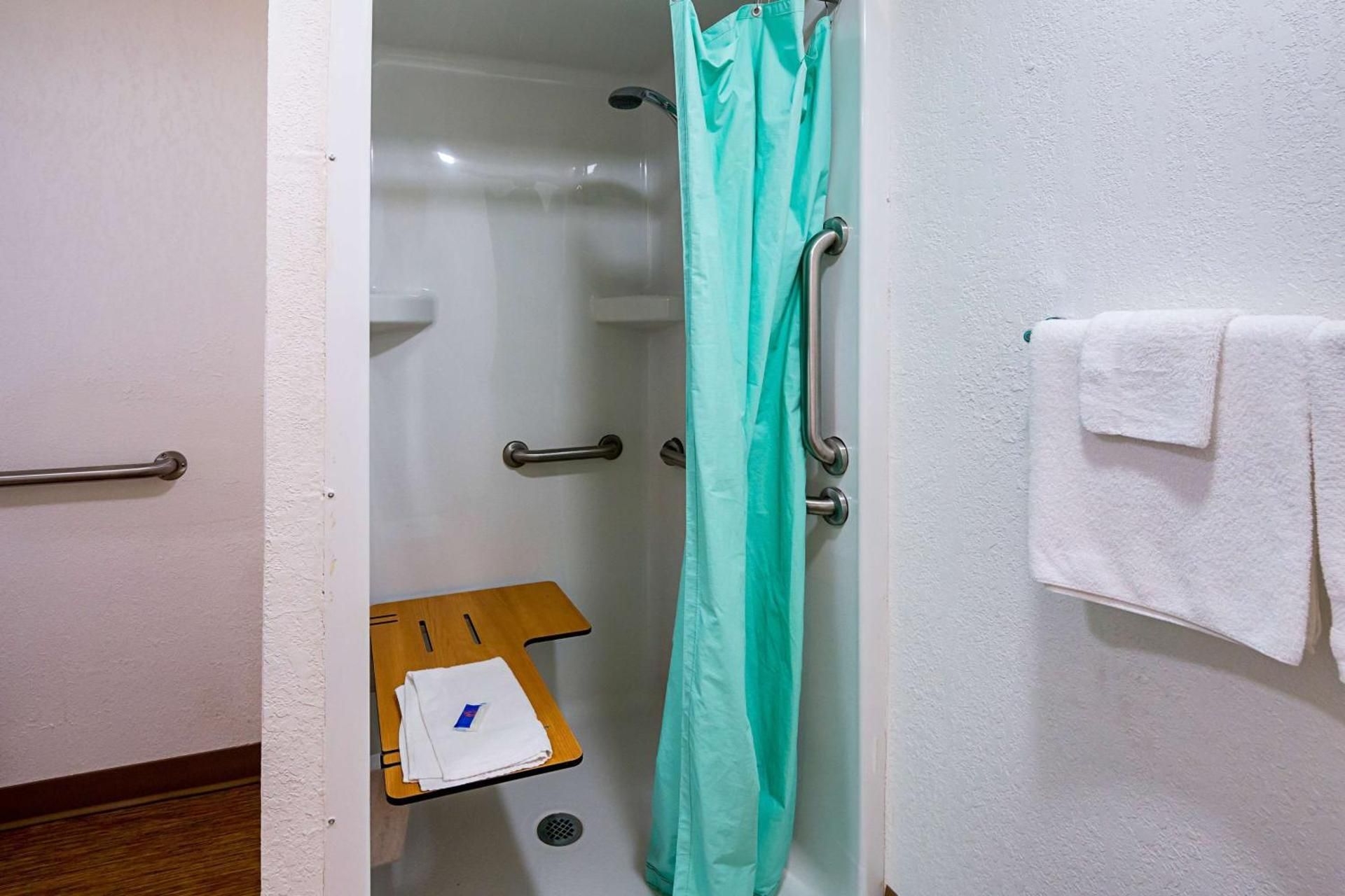 King Room - Disability Access - Non-Smoking