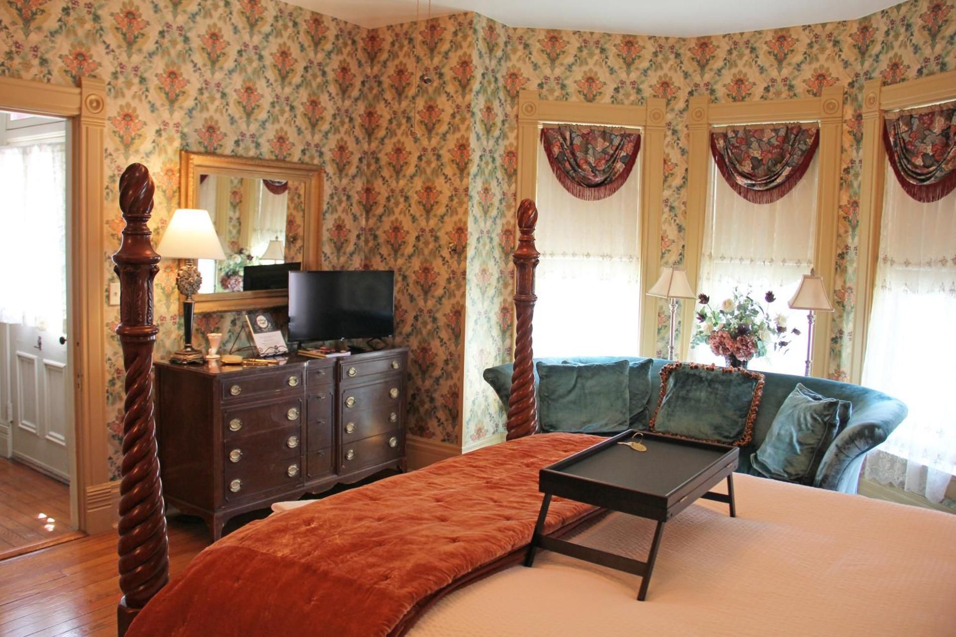 Deluxe Queen Room