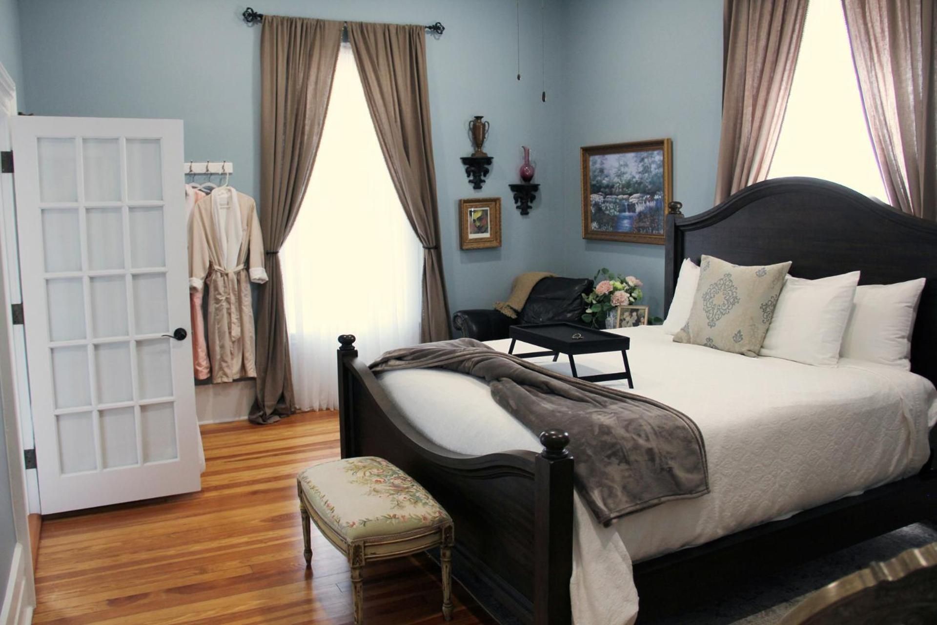 Deluxe King Suite