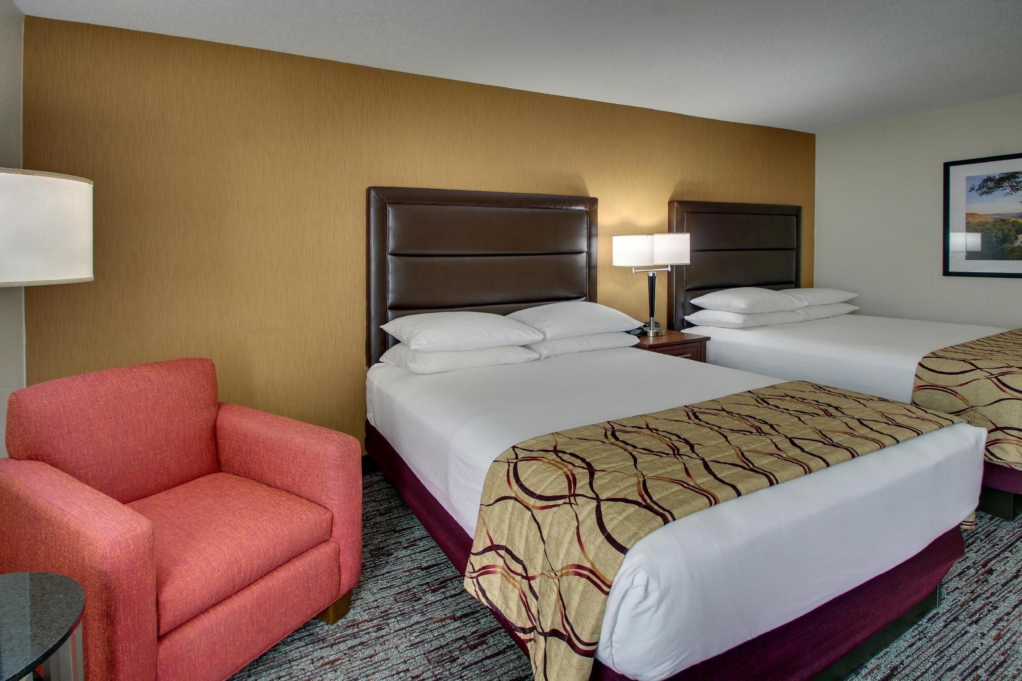 2 Queen Beds