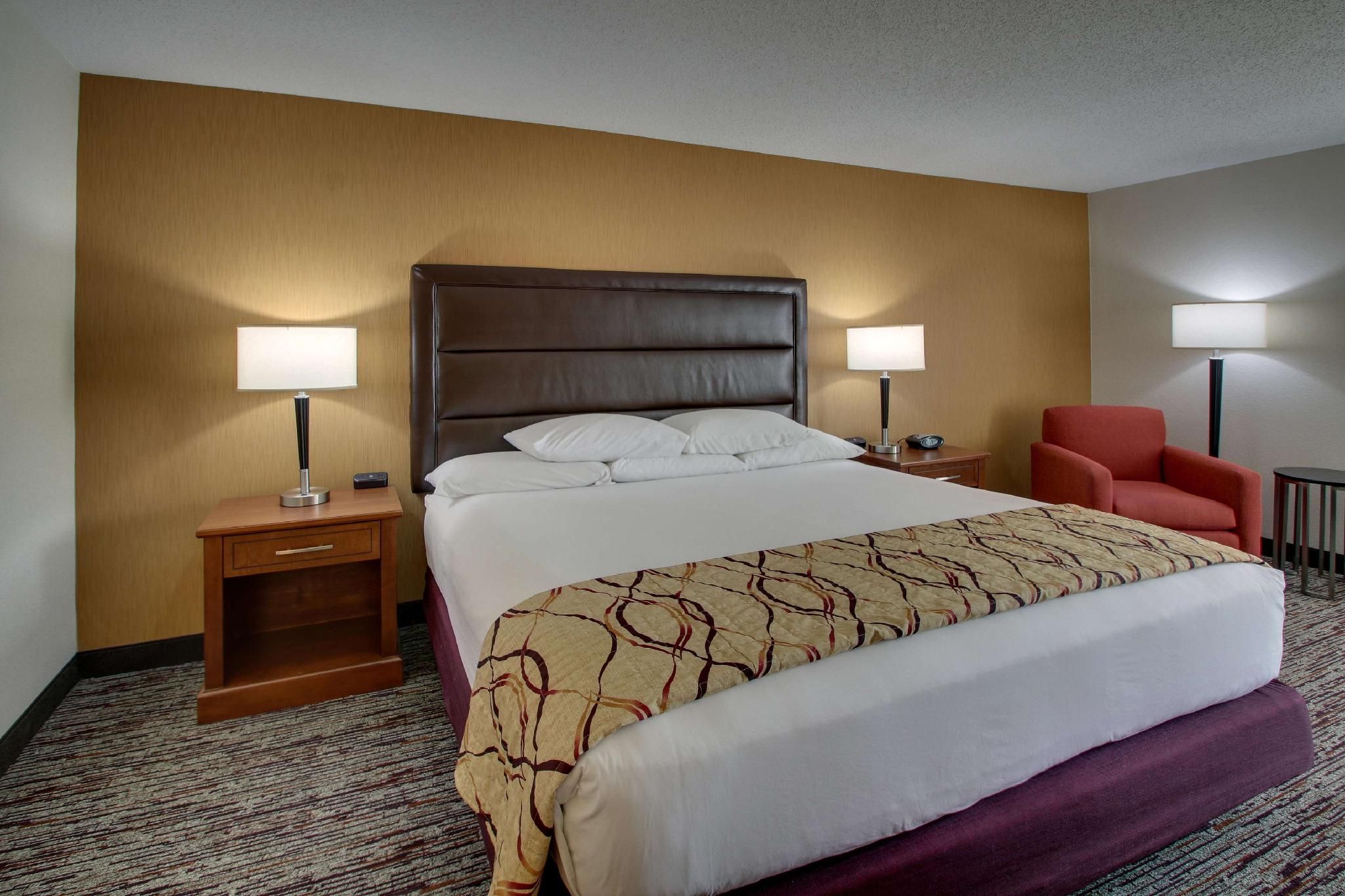 1 King Bed Accessible with Tub
