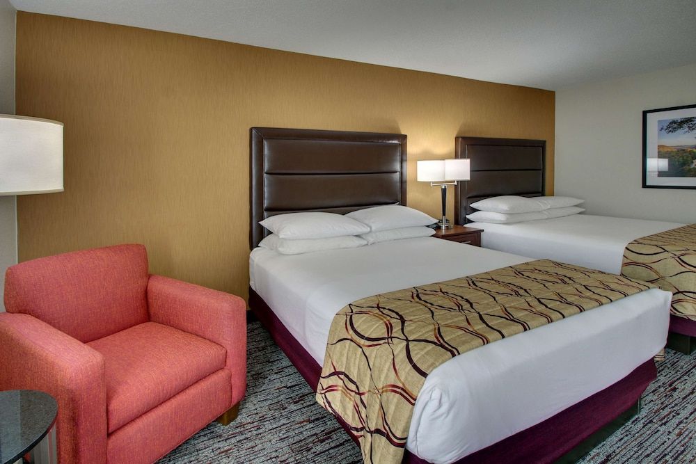 Room, 2 Queen Beds, Accessible (Tub)