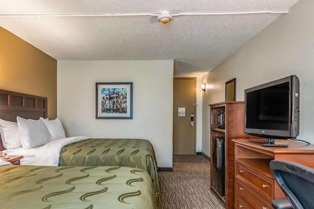Queen Suite with Two Queen Beds - Non-Smoking
