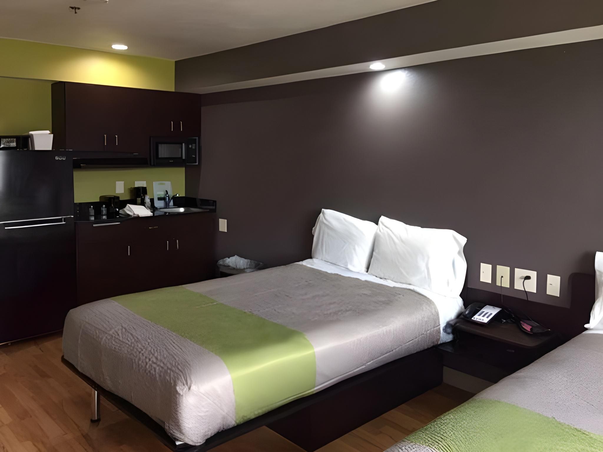 2 Full Beds | Mobil Acc RI Shwr Nsmk Kitchen