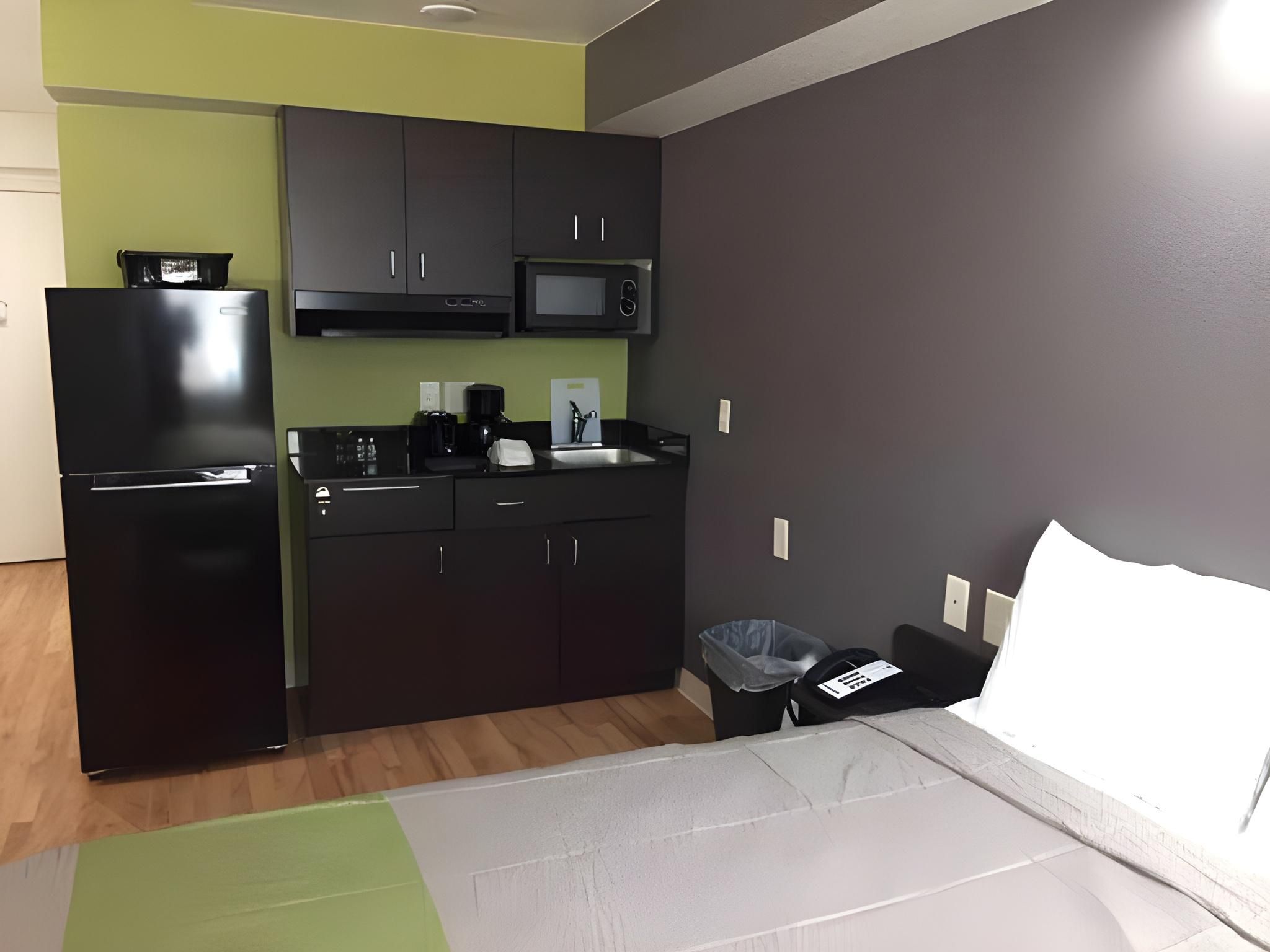 1 Full Bed | ADA/Tub/Non-Smoking/Kitchen