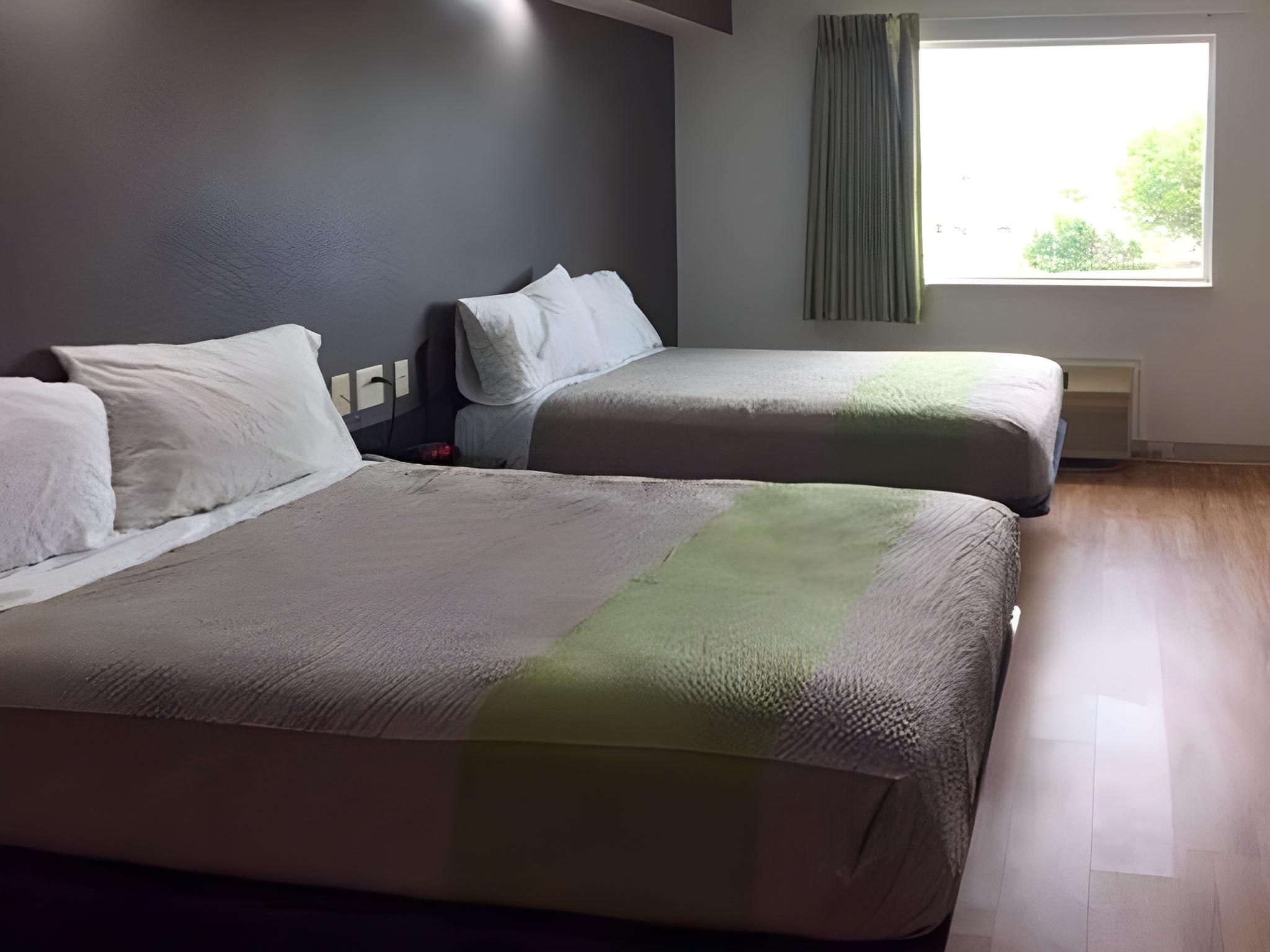 2 Full Beds | Mobil Acc RI Shwr Nsmk Kitchen