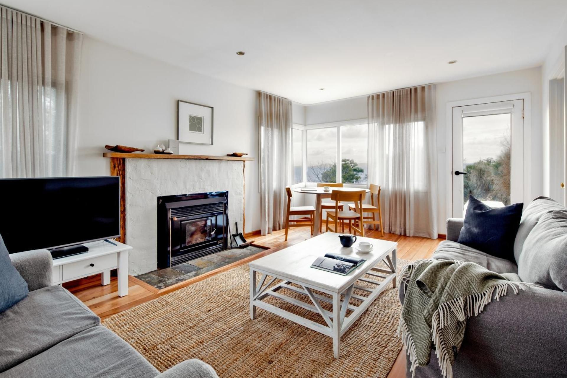 Two-Bedroom Cottage with Sea View