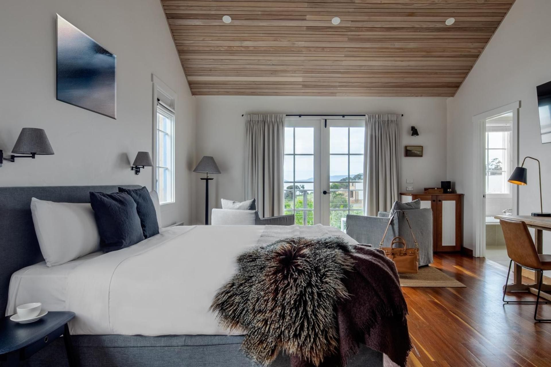 Premium King Suite with Spa Bath