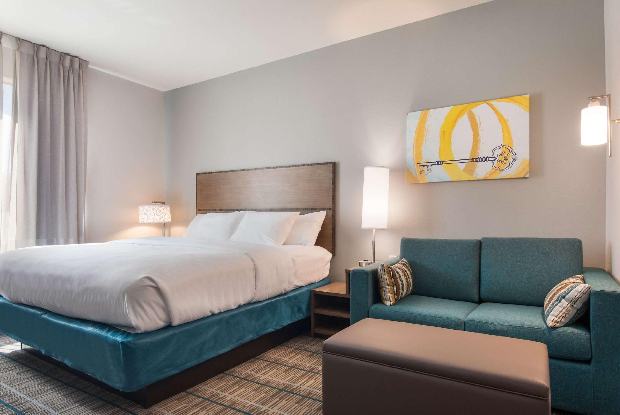 1 King Bed, Suite, Nonsmoking