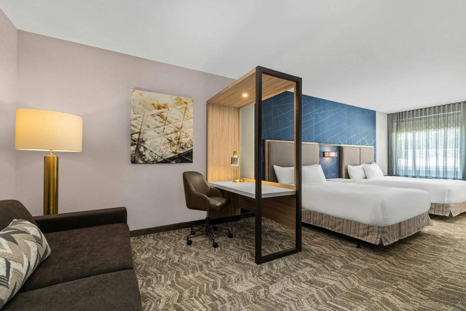 Suite, 2 Queen, Sofa bed