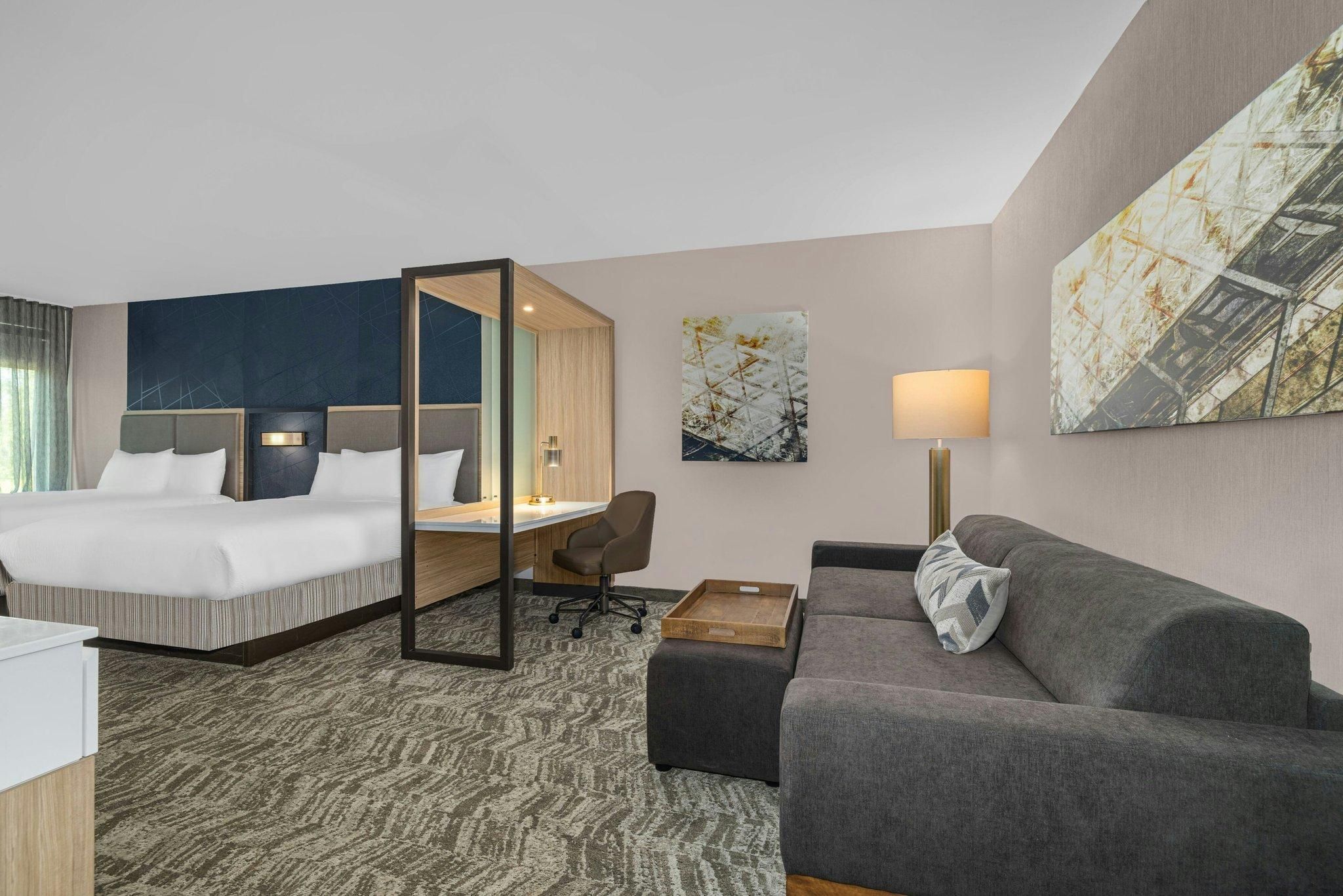 Suite, 2 Queen, Sofa bed