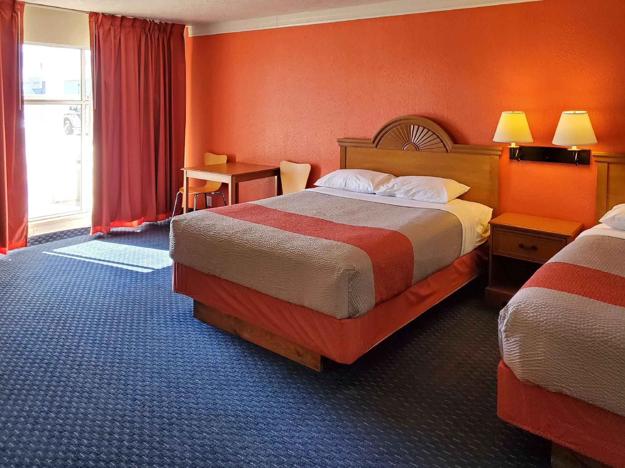 2 Queen Beds | Mobil Access Tub Nsmk Micfridg