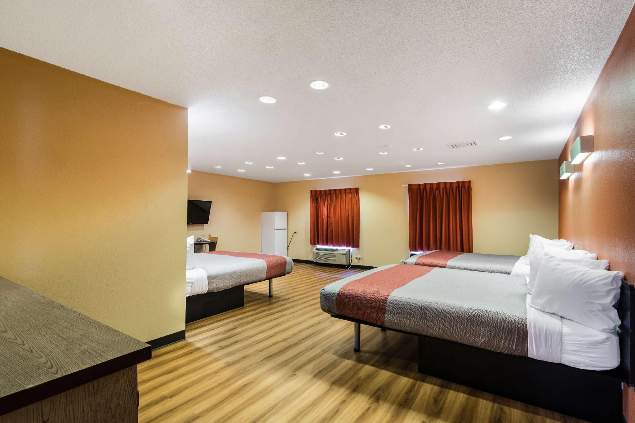 2 Queen Beds | Non-Smoking