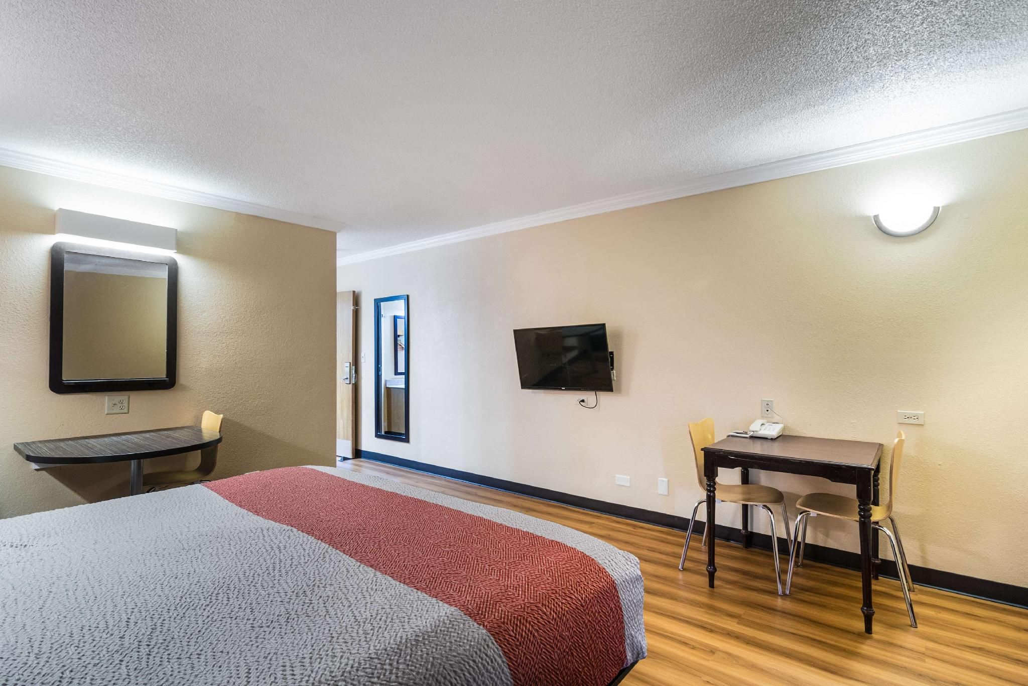 1 QUEEN BED | NON-SMOKING