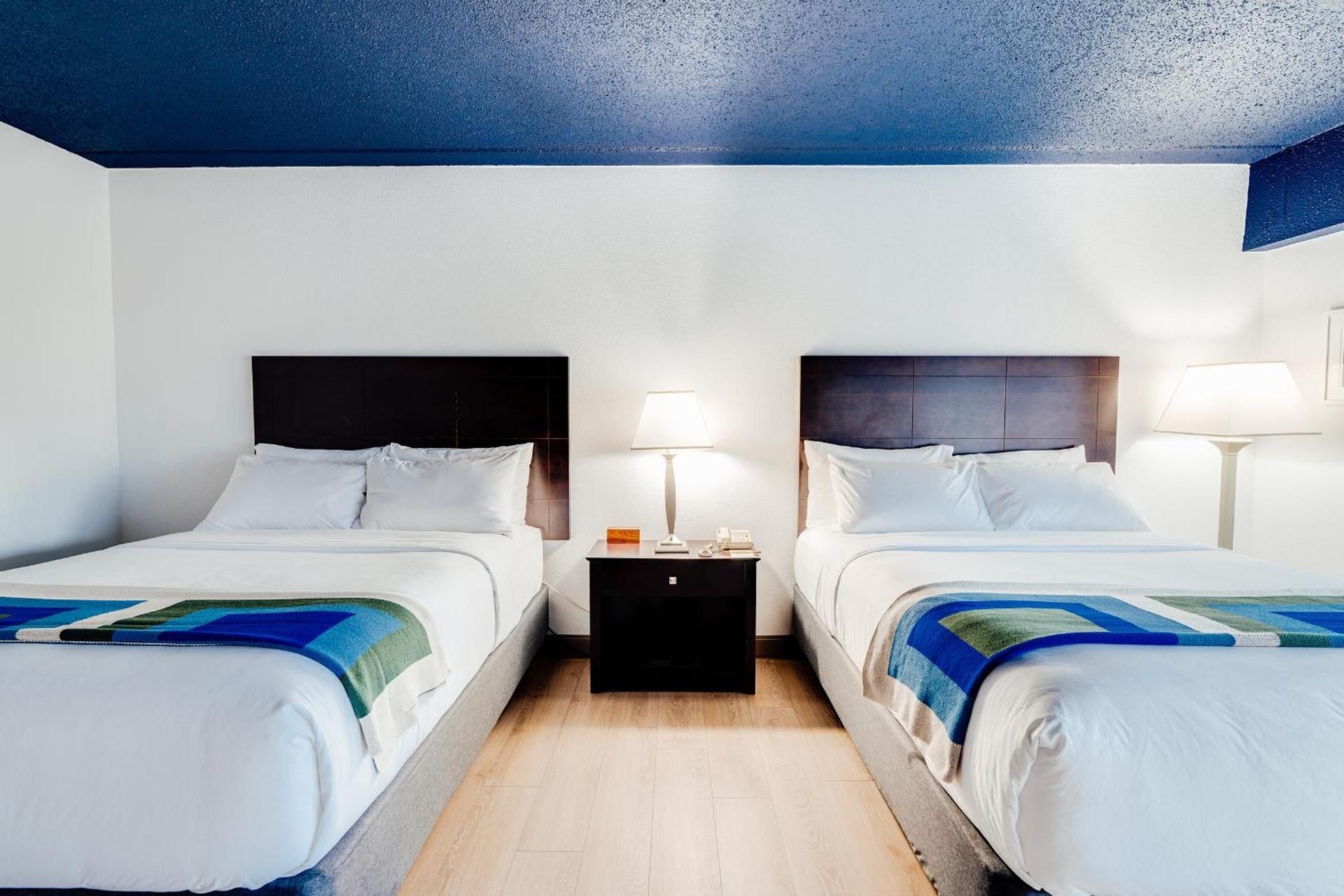 Hotel Downstreet, an Ascend Collection Hotel Quadruple Room with Two Queen Beds and Tub - Disability Access/Non Smoking 3