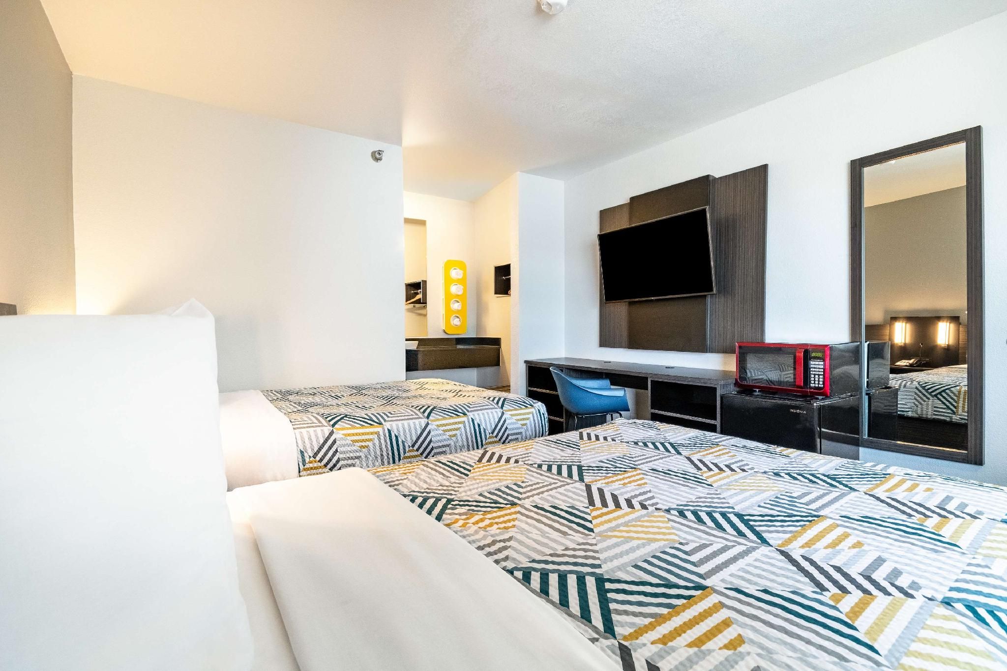 2 Full Beds | Extended Suite