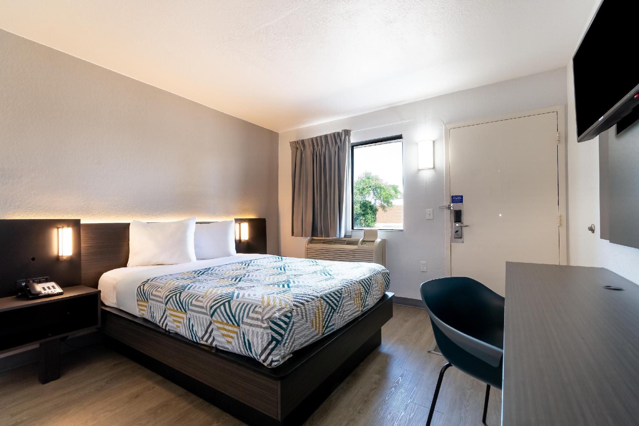 Motel 6 Rolling Meadows, IL - Chicago Northwest 1 King Bed