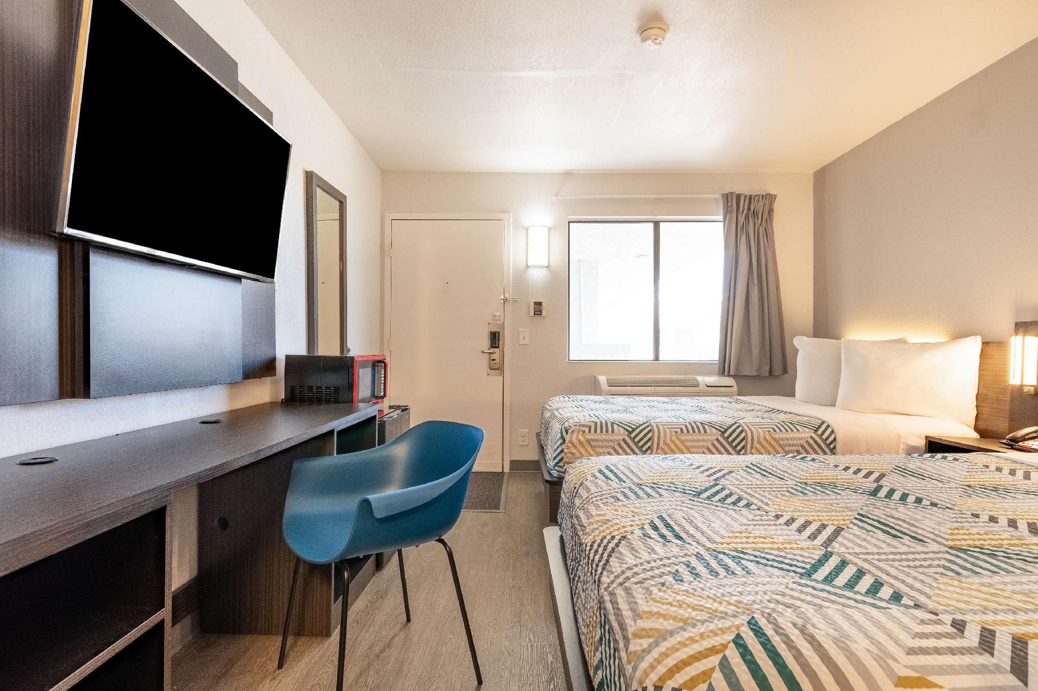 2 Full Beds | Extended Suite