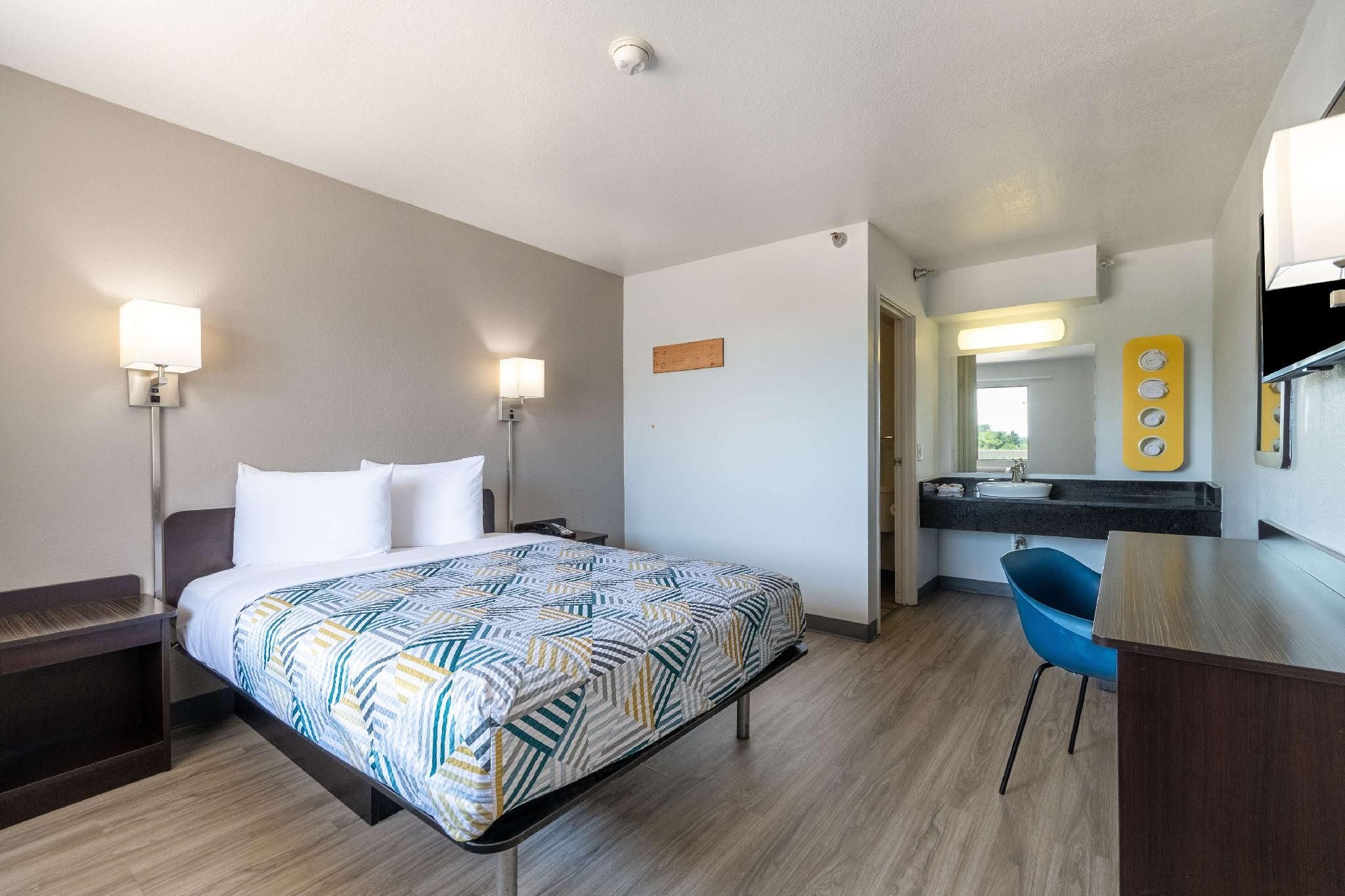 1 King Bed | Extended Suite, Non-Smoking