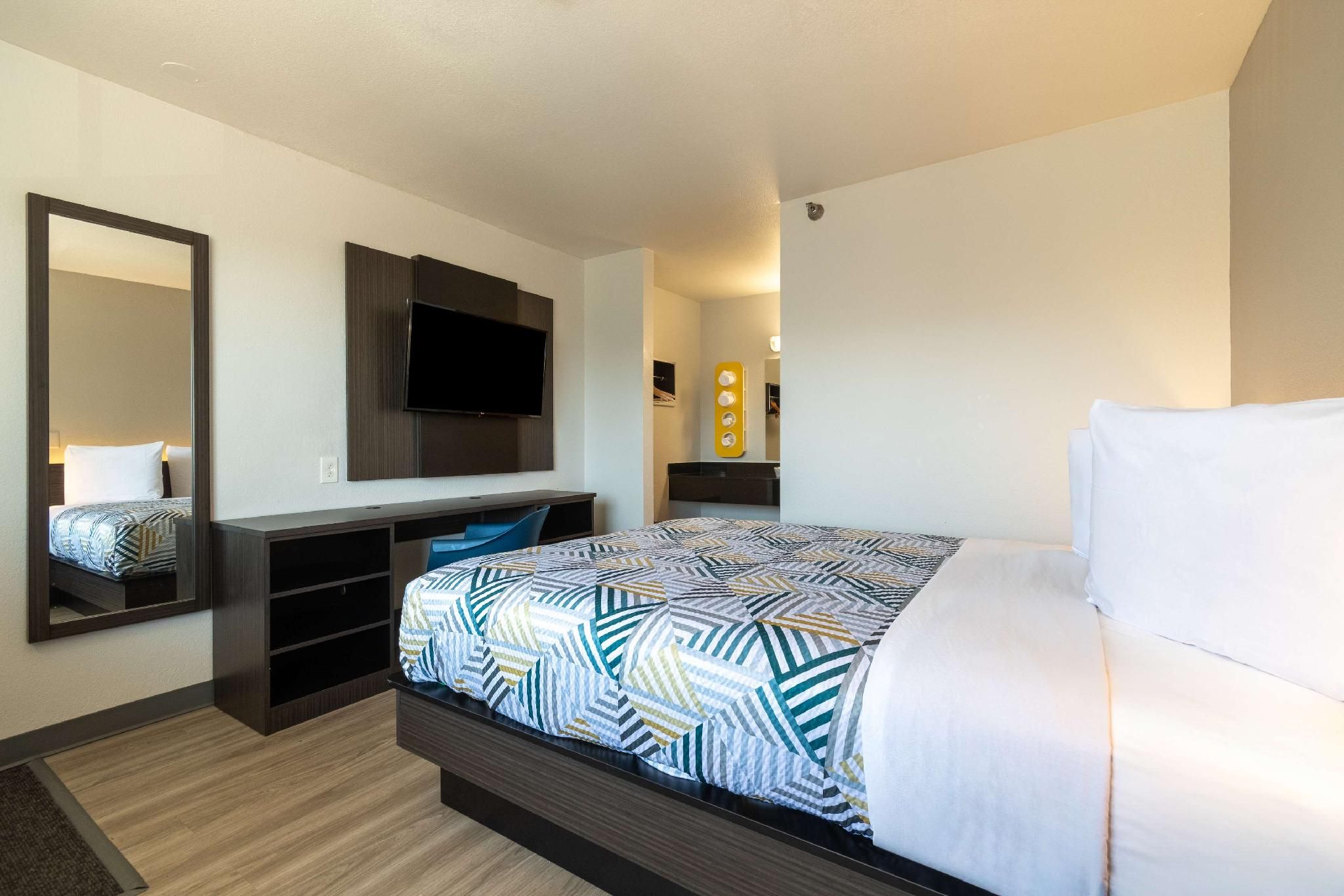 Motel 6 Rolling Meadows, IL - Chicago Northwest 1 King Bed 2