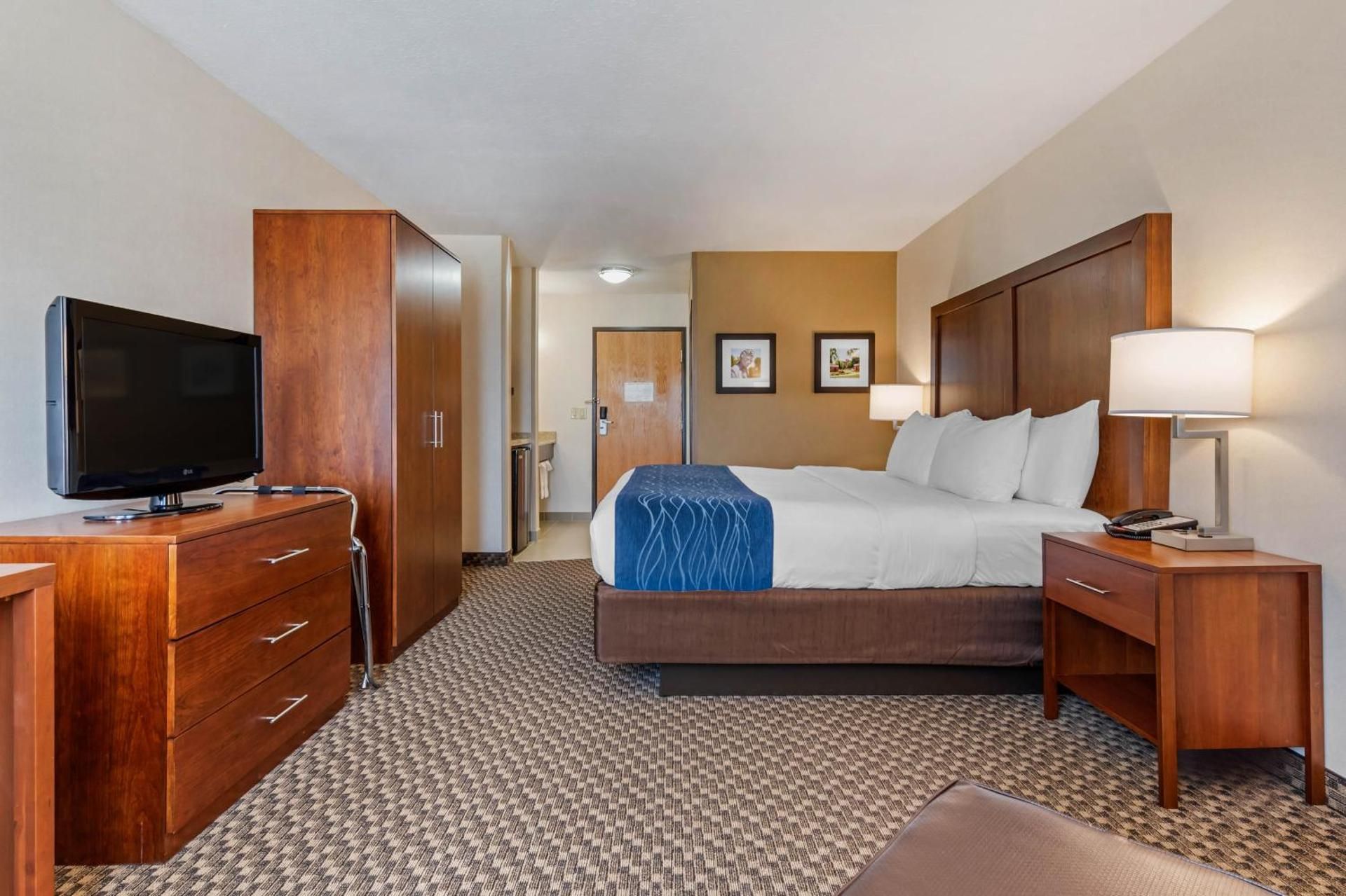 King Room with Accessible Tub - Accessible/Non-Smoking